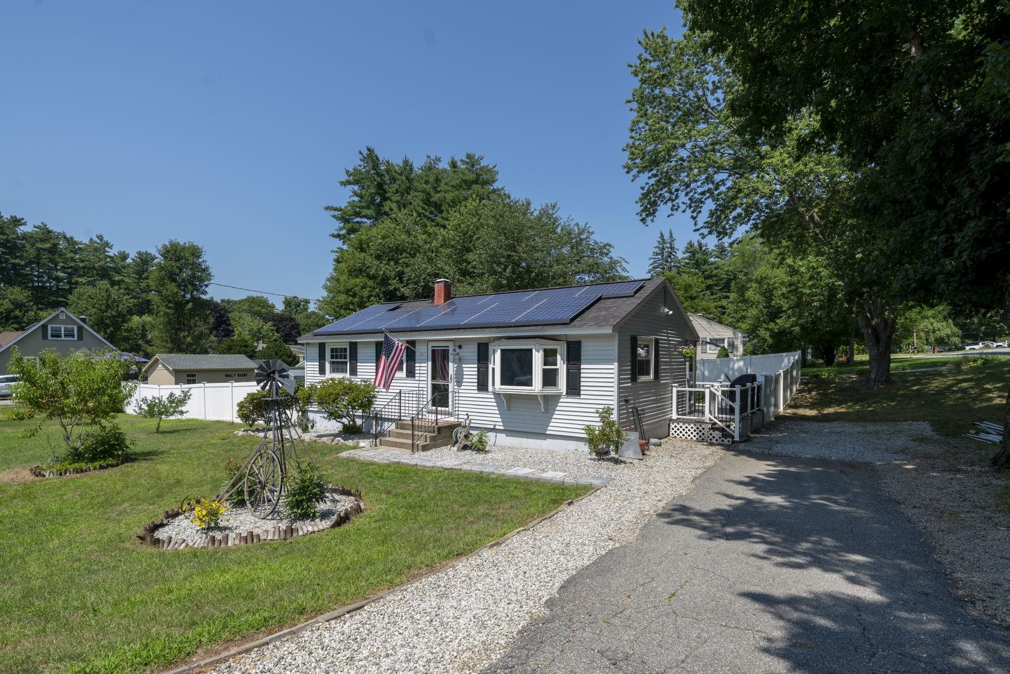 1 Mayflower Dr, Merrimack, NH 03054