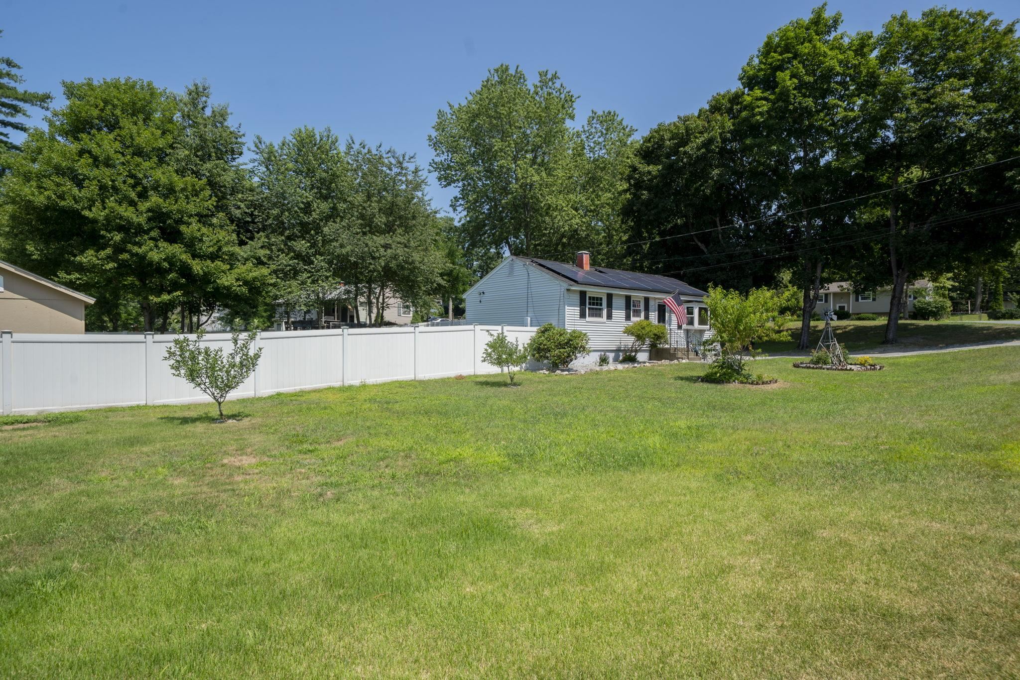 1 Mayflower Dr, Merrimack, NH 03054