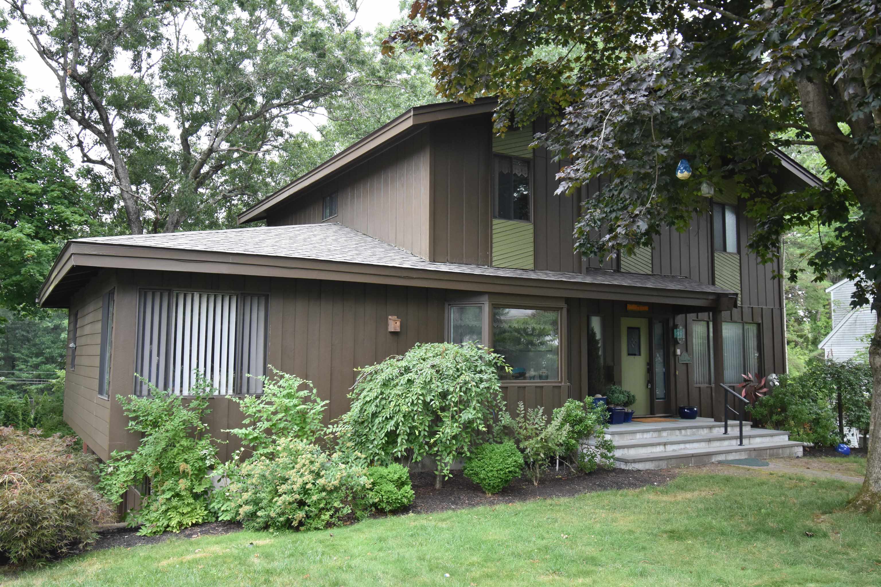 3 Eastbrook Dr, Nashua, NH 03060