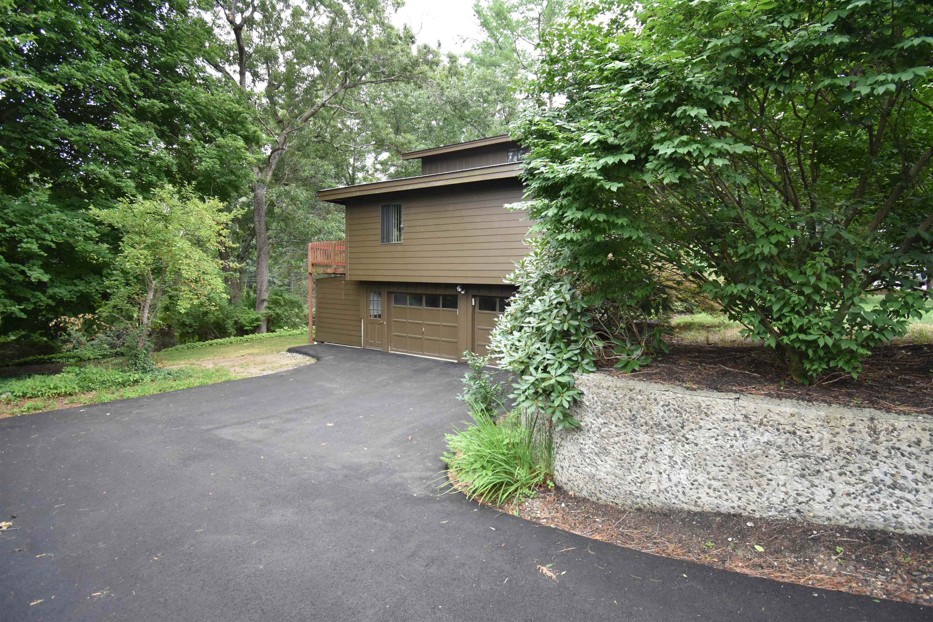 3 Eastbrook Dr, Nashua, NH 03060