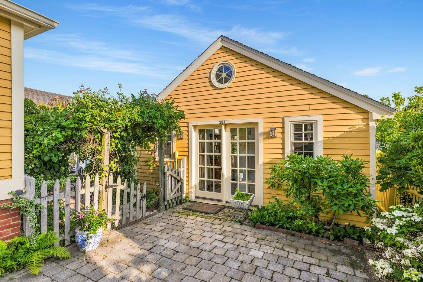 28 Walden St, Portsmouth, NH 03801