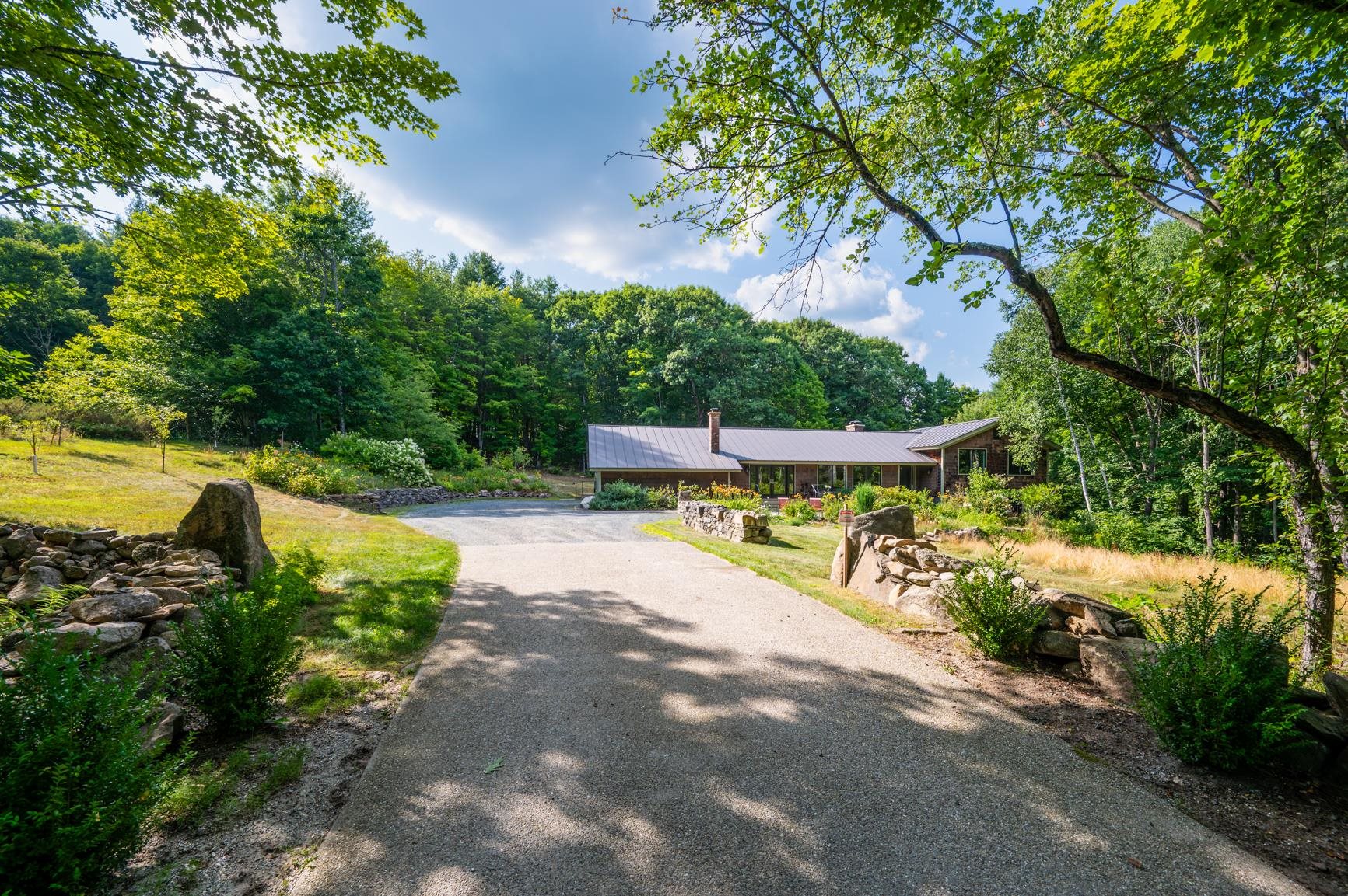 53 Elkins Rd, New London, NH 03257