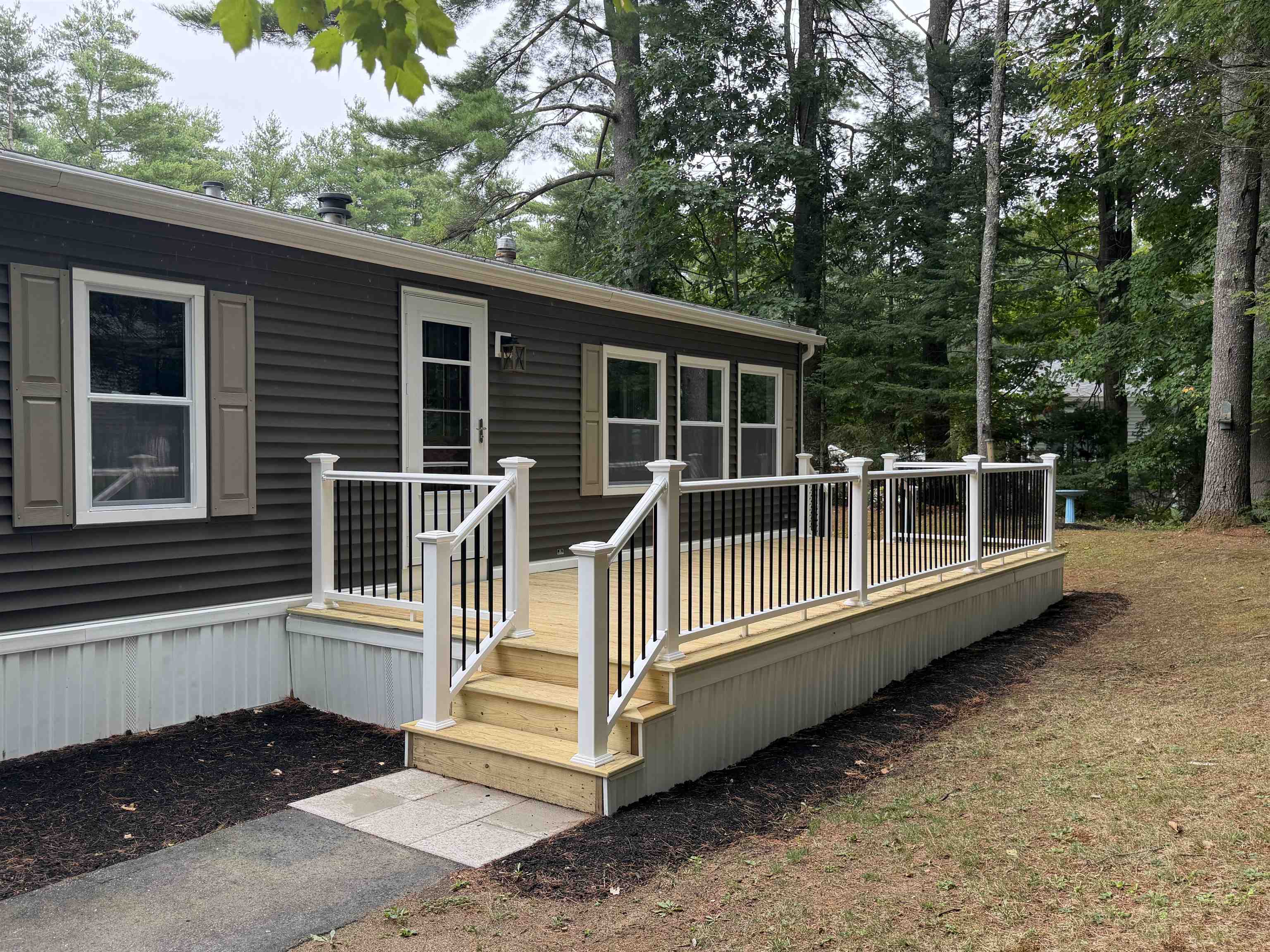 33 Murray Dr, Rochester, NH 03868