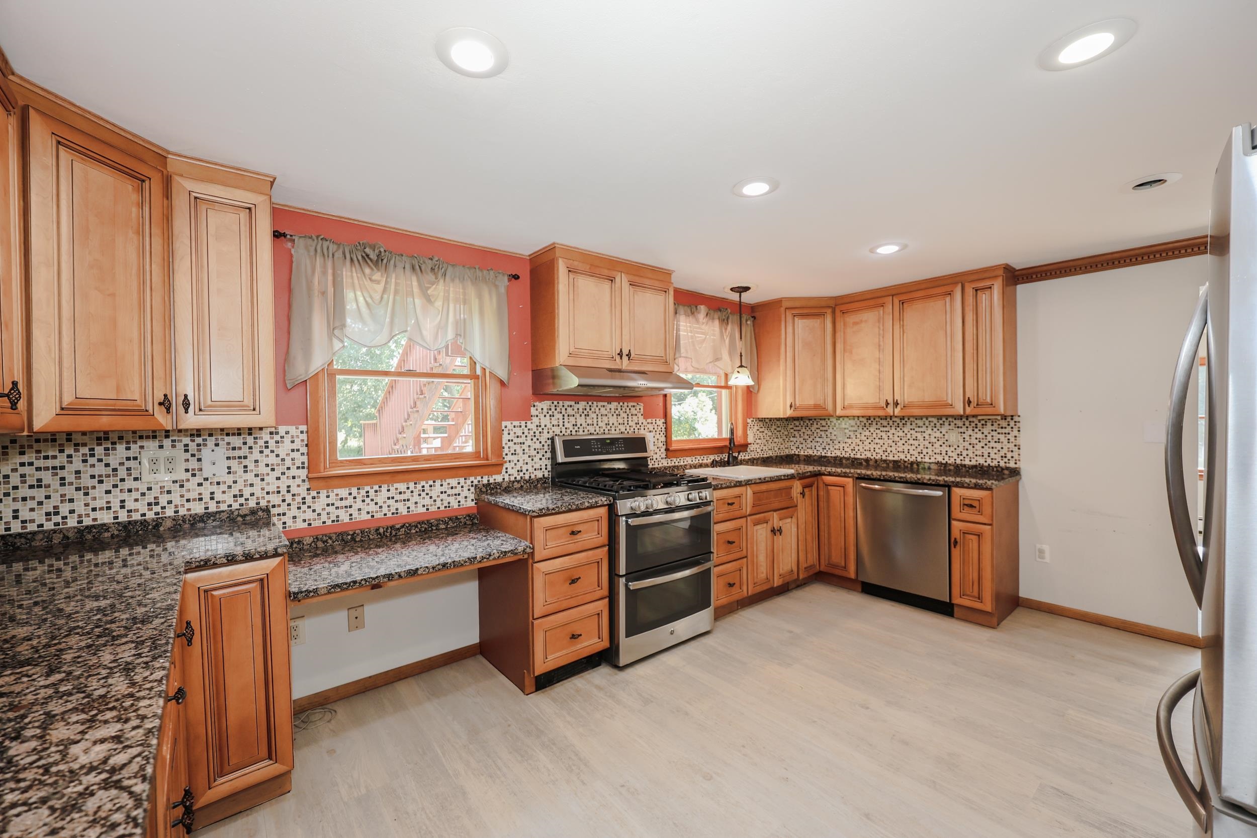 1 Gumpas Hill Rd, Pelham, NH 03076