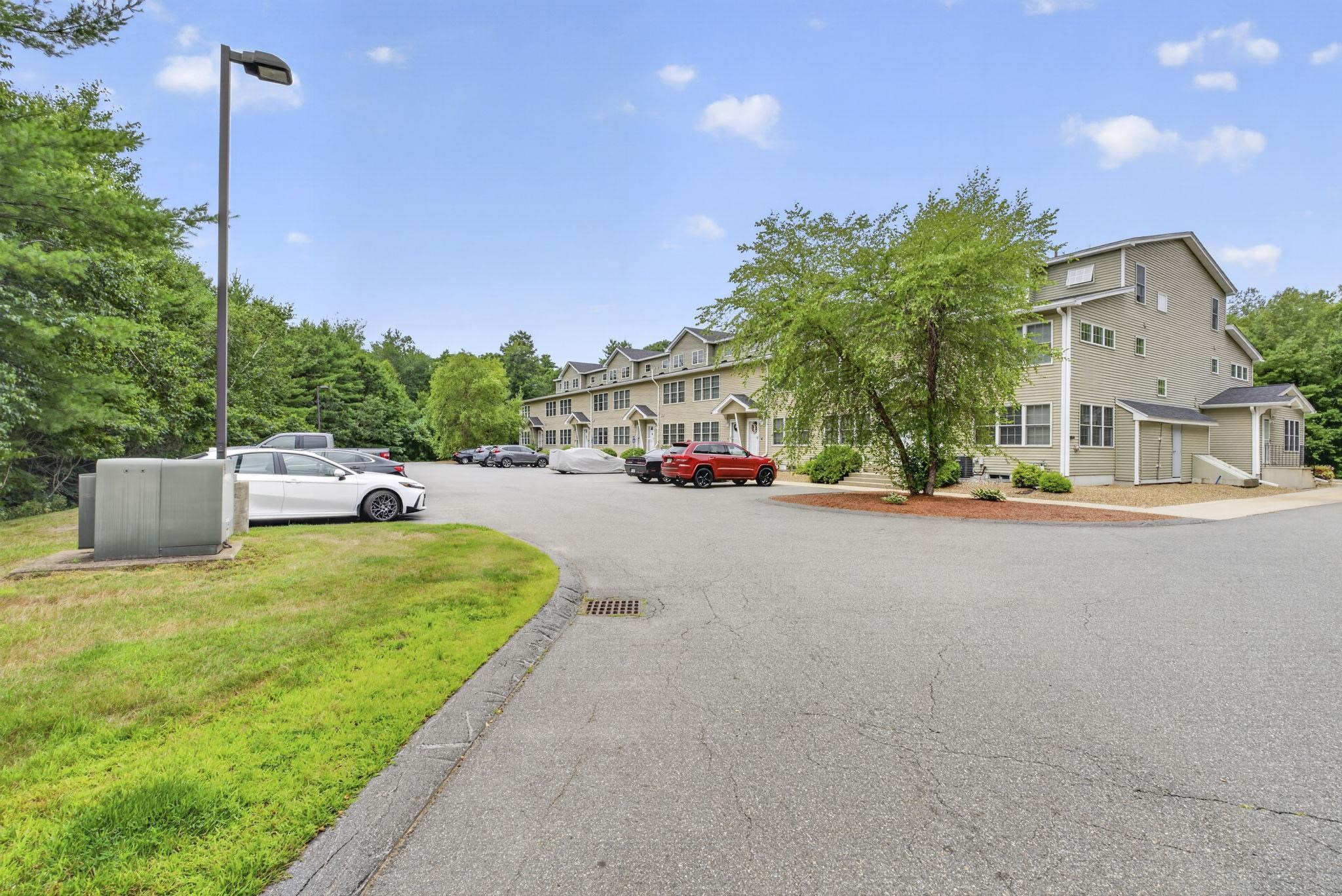 19 Steeple Chase Dr, Hampstead, NH 03841
