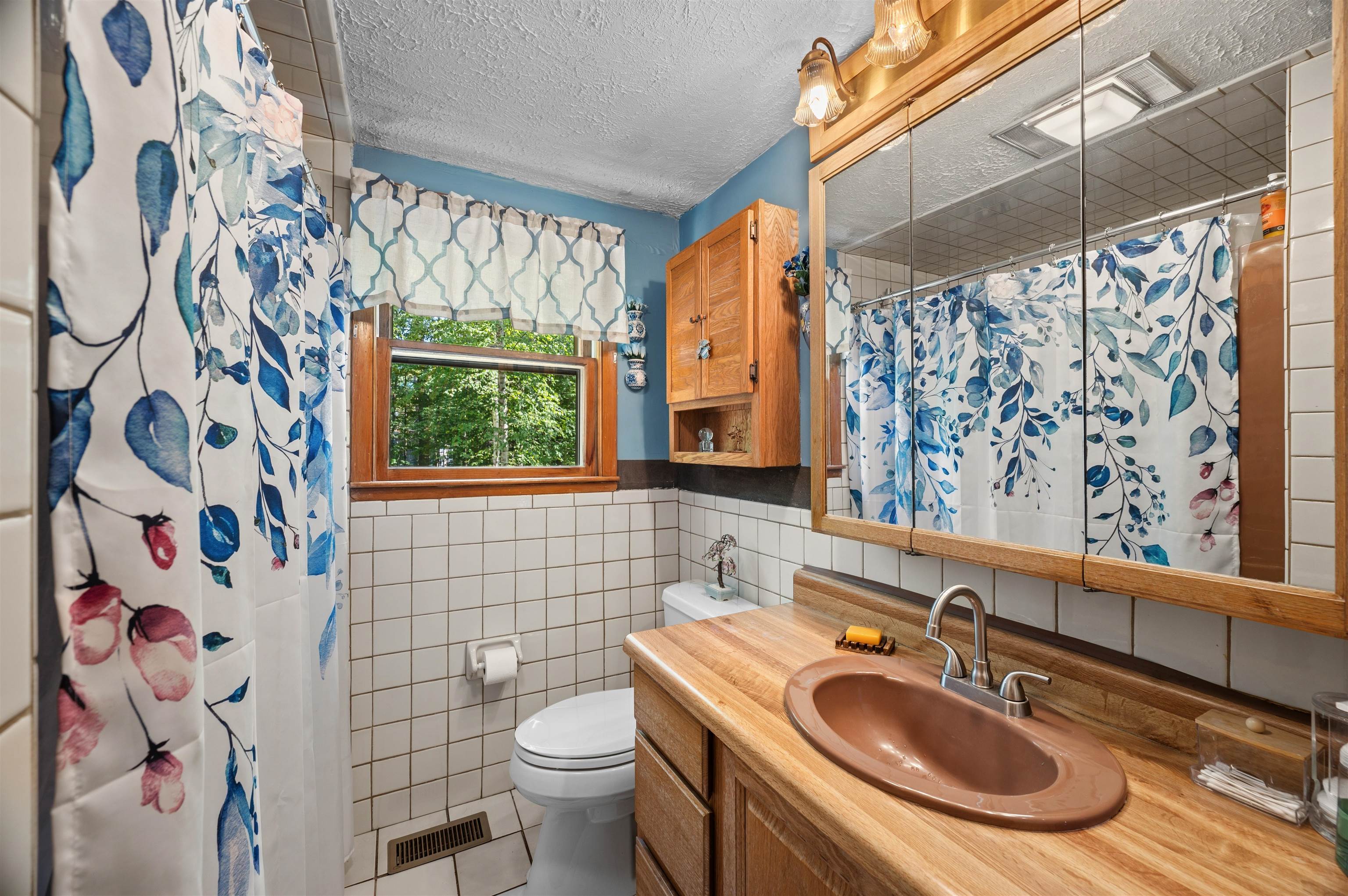 First Floor Full bathroom