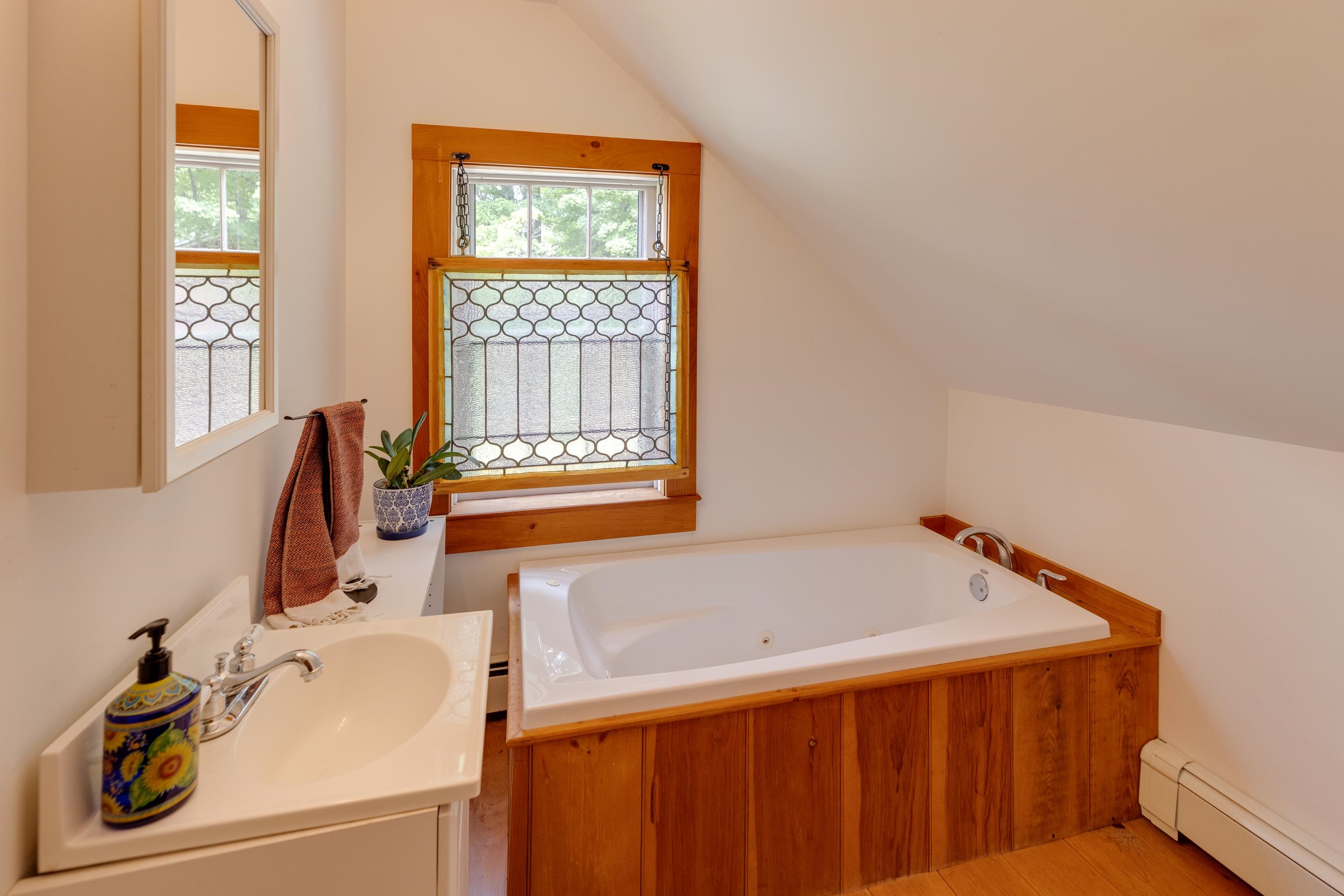 2nd floor bath 25888396