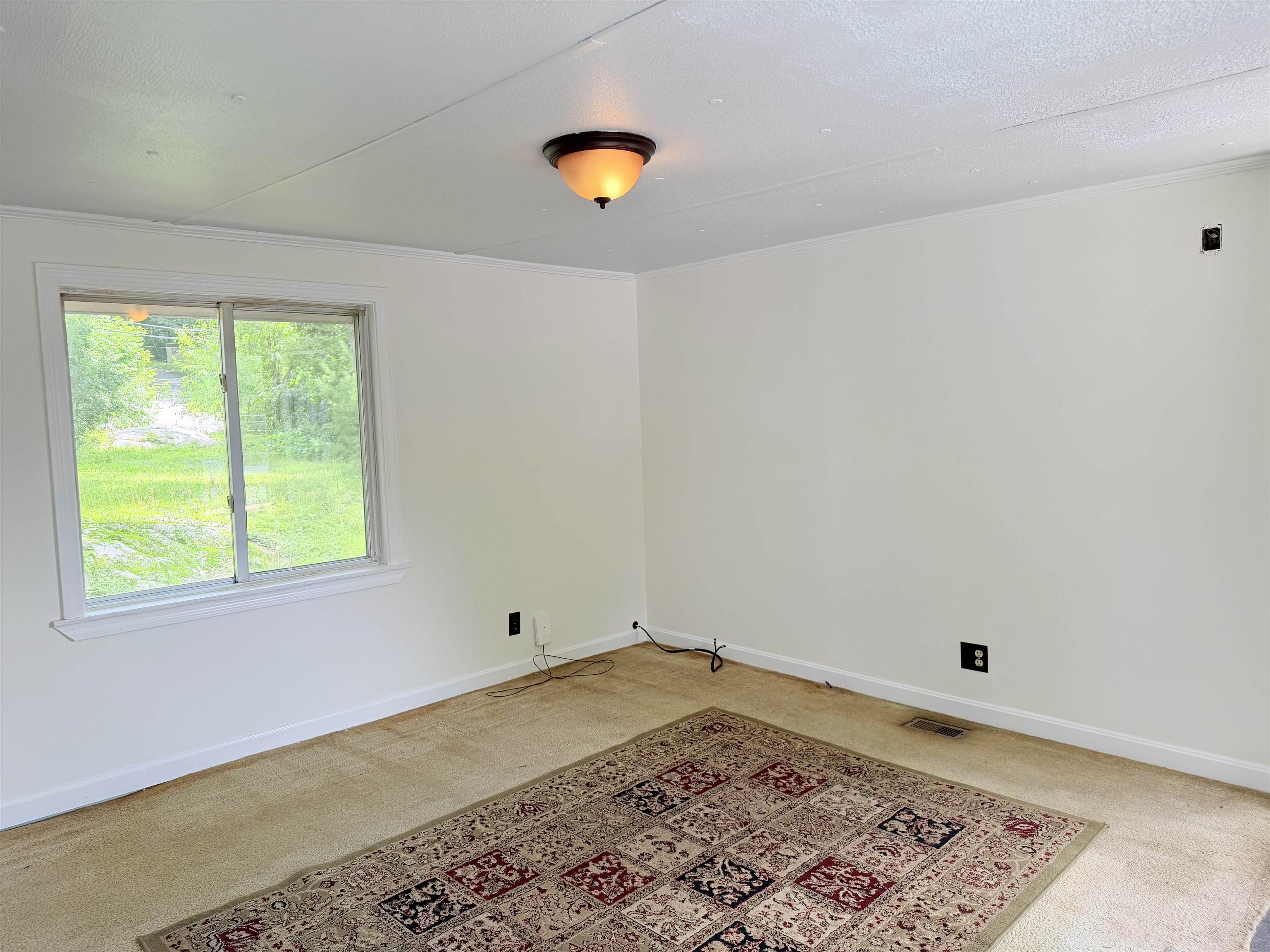 14 Monroe Ave, Allenstown, NH 03275