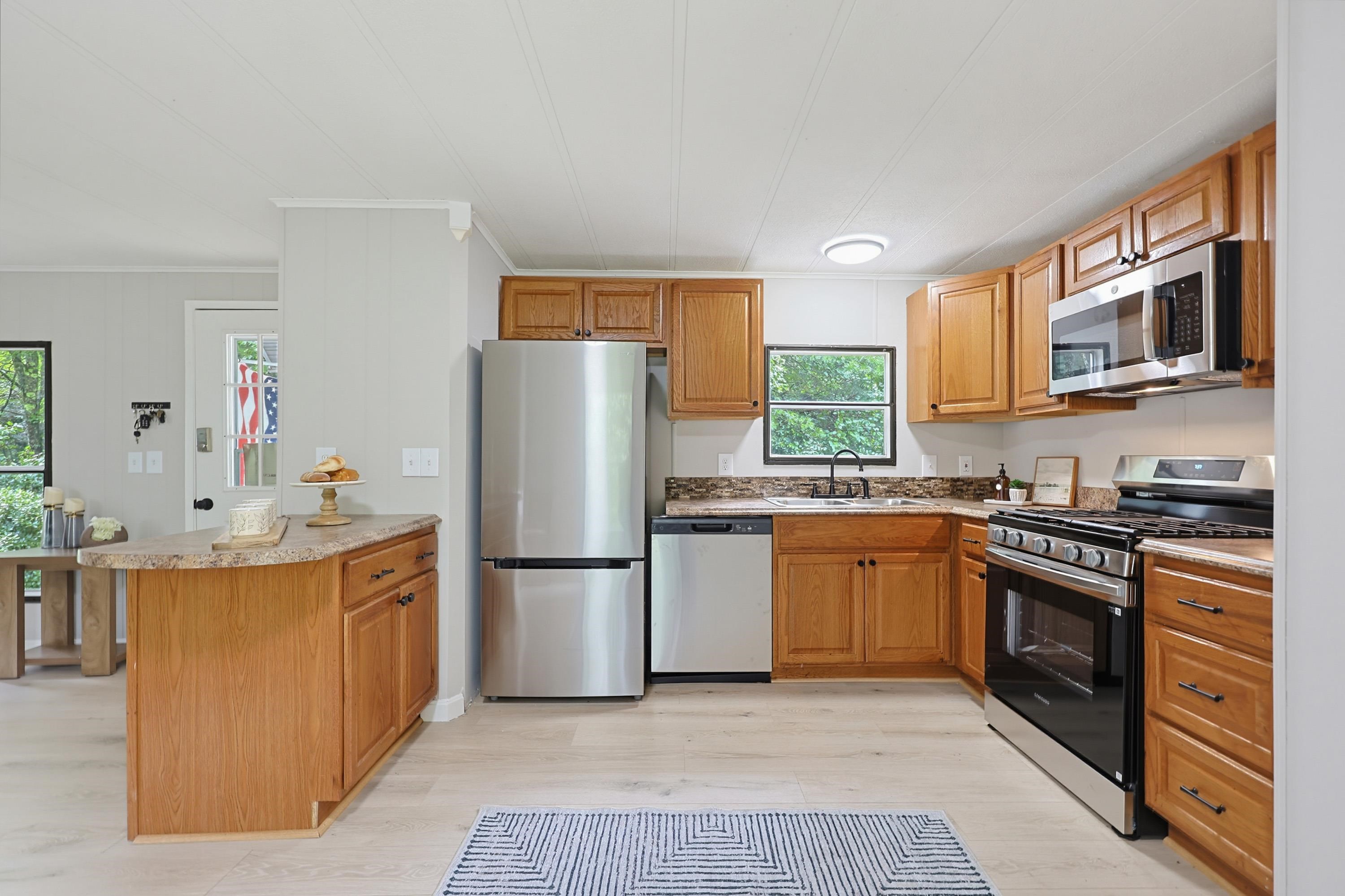 4 Matthew Rd, Hooksett, NH 03106