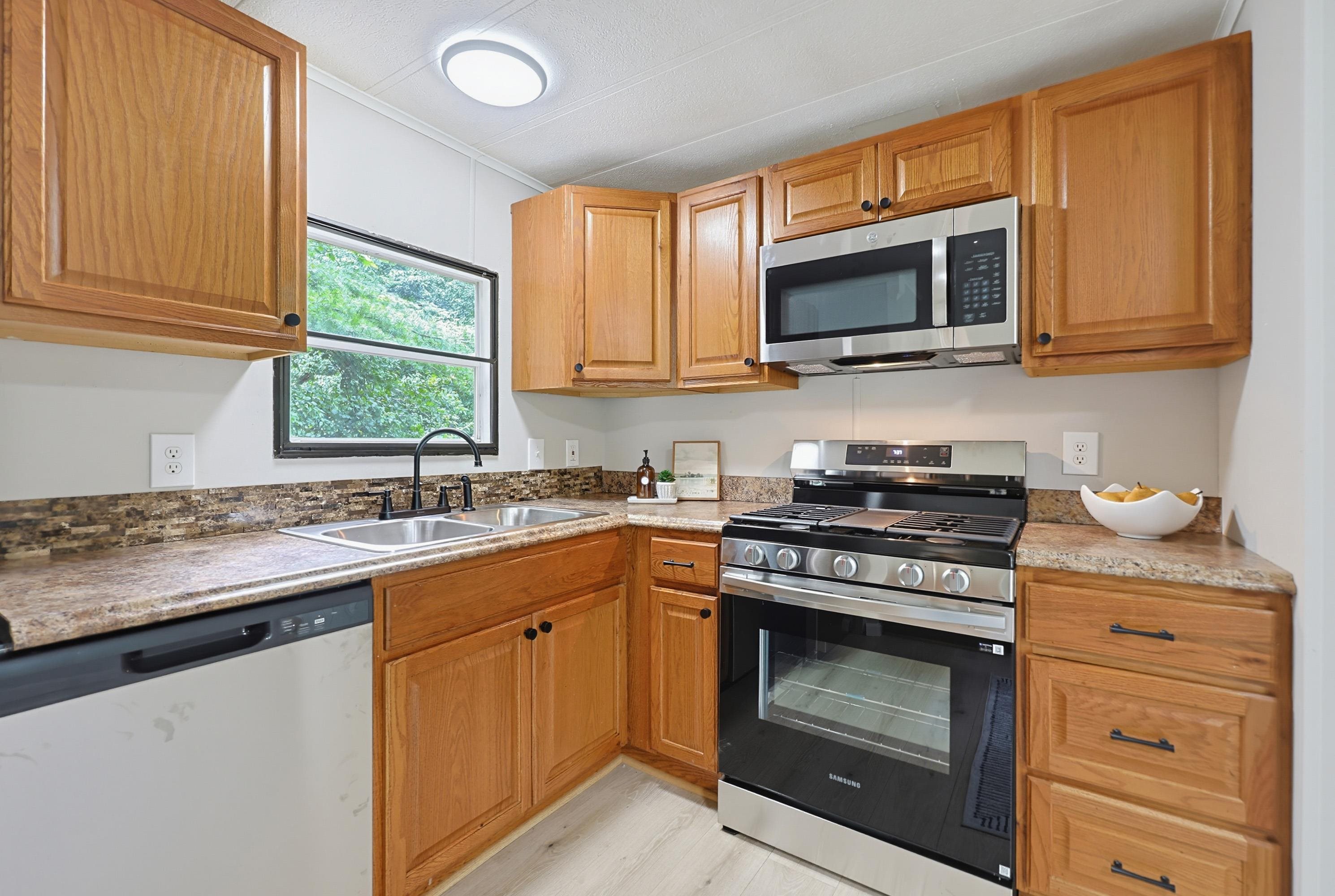 4 Matthew Rd, Hooksett, NH 03106