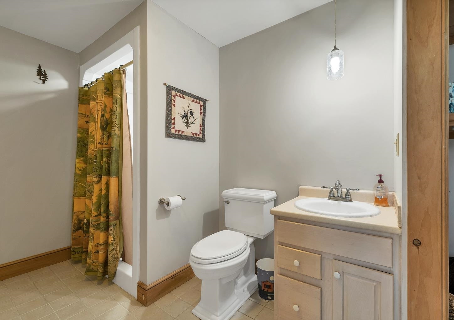 1st floor 3/4 bath