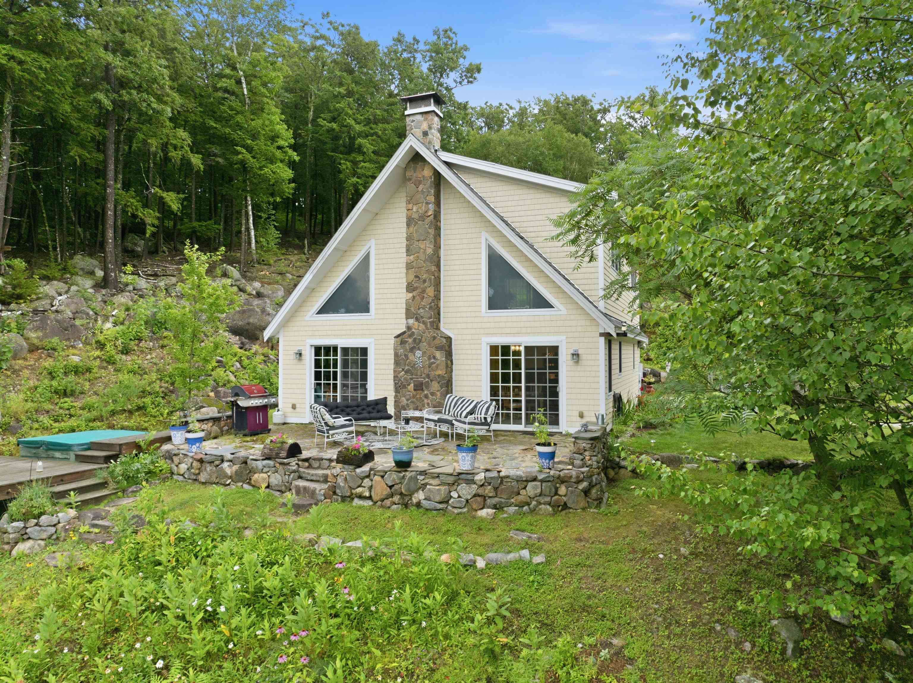 125 Cunningham Pond Rd, Warner, NH 03278