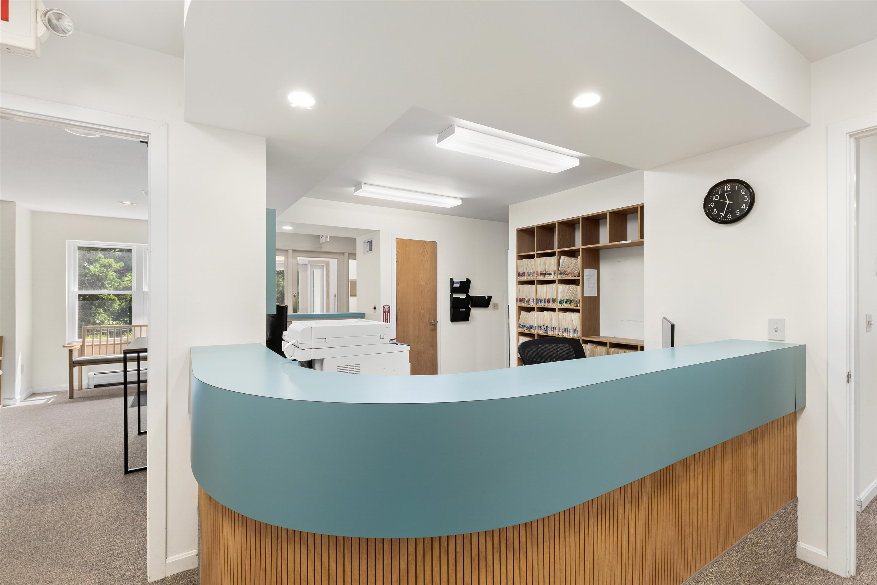 Front Desk 25913606