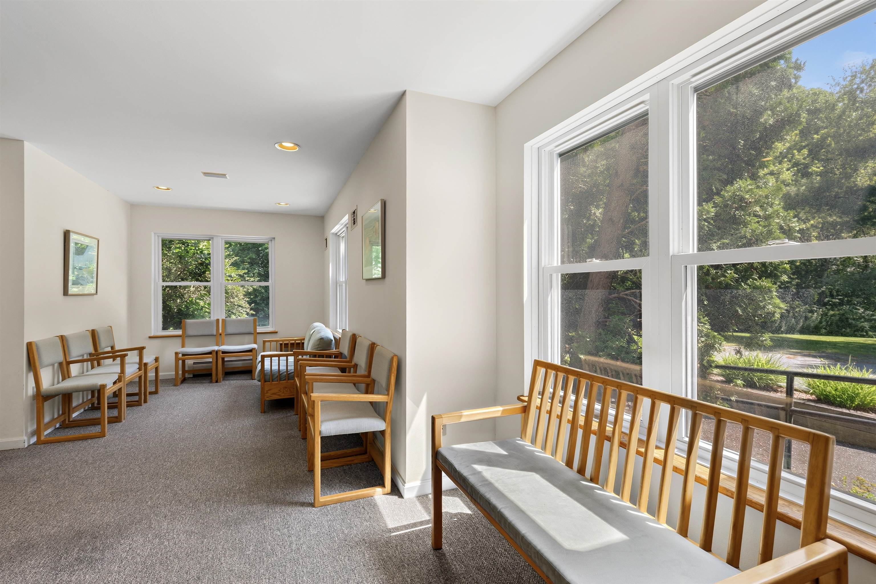 Waiting Room 25913608