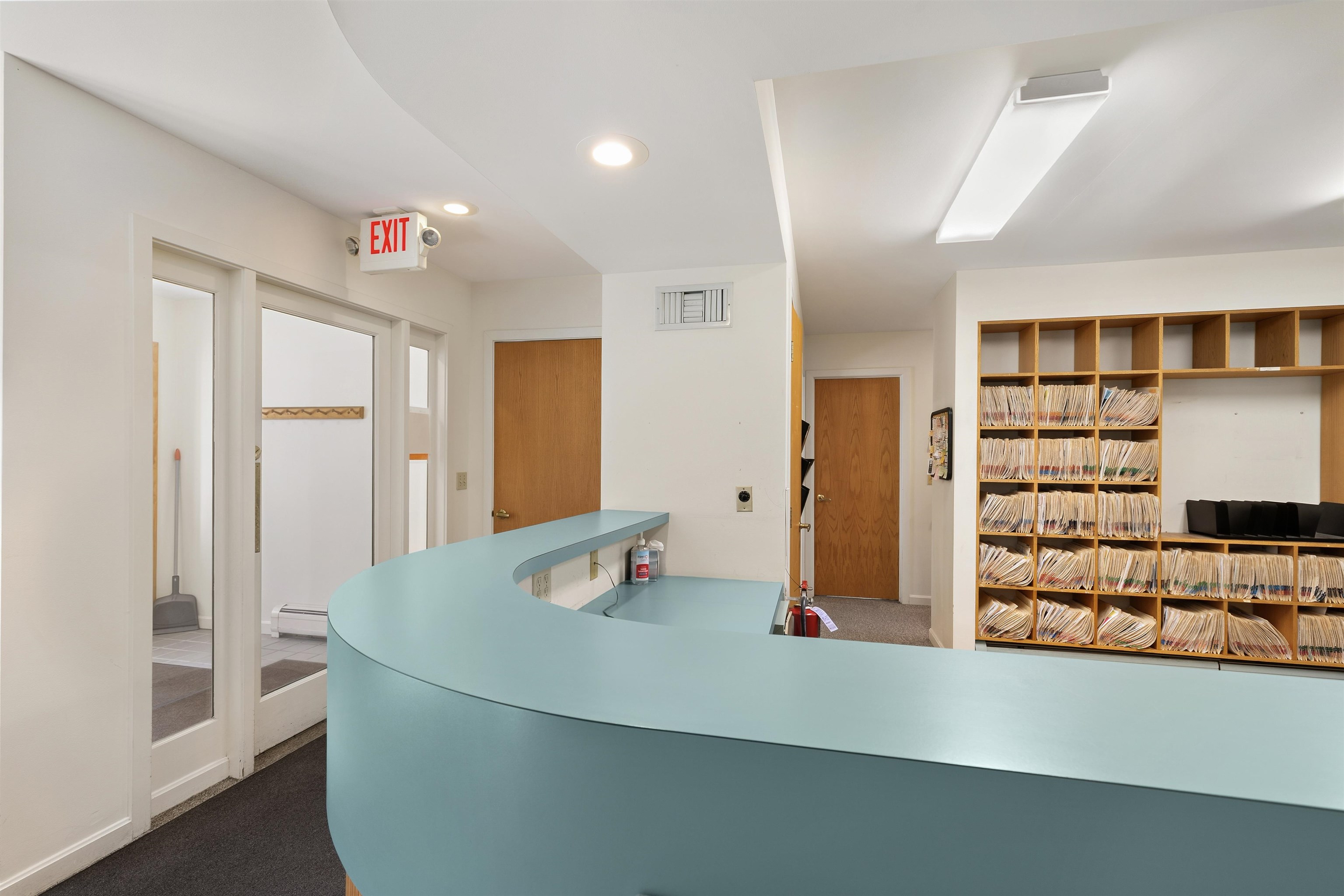 Front Desk 25913605