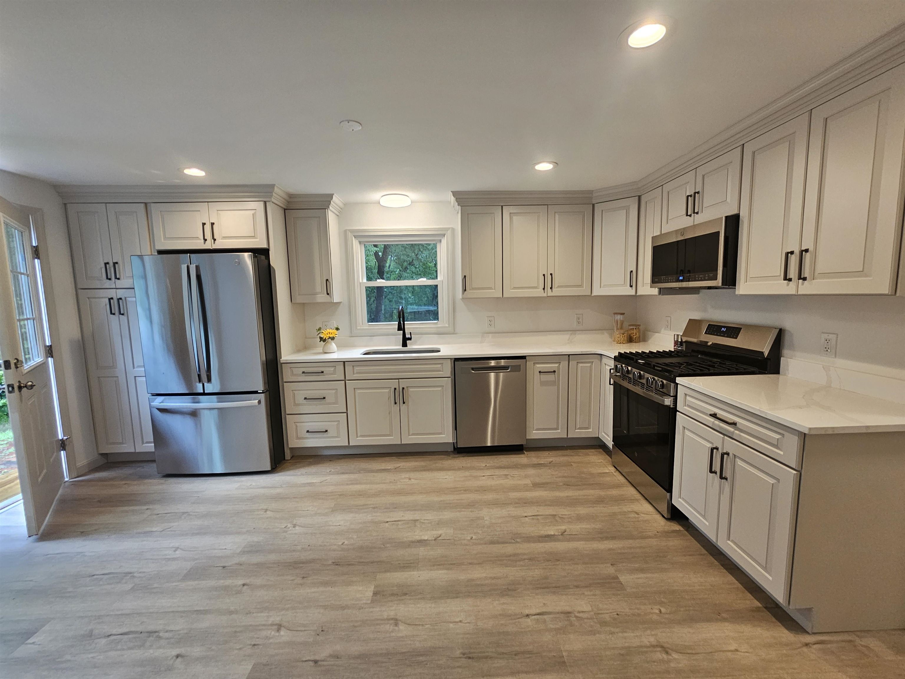 24 Julie Ave, Salem, NH 03079
