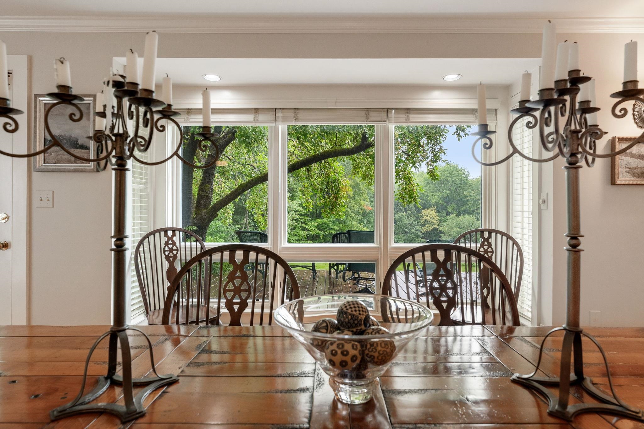 Dining Room to apple tree 25903329