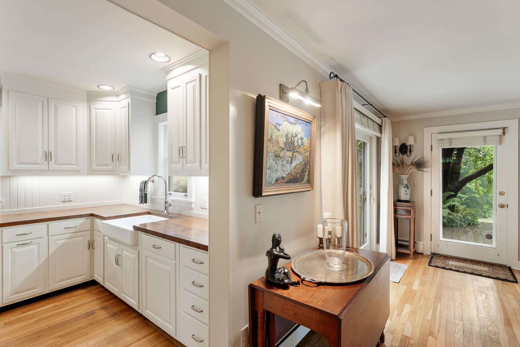 Kitchen entry & door to deck 25903335