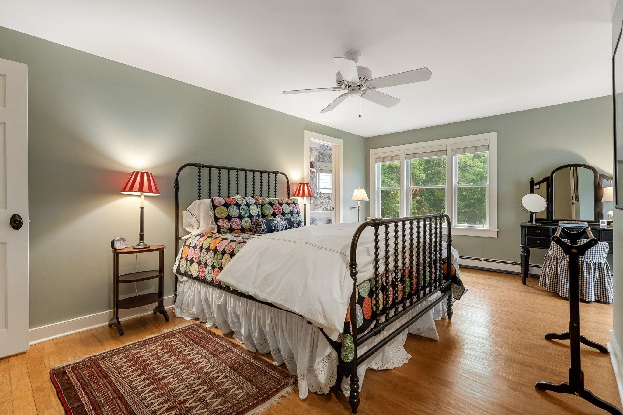 2nd bedroom 25903344