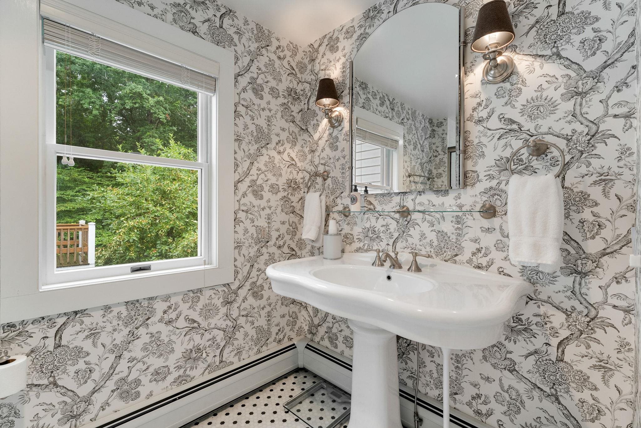 2nd bedroom bath 25903346