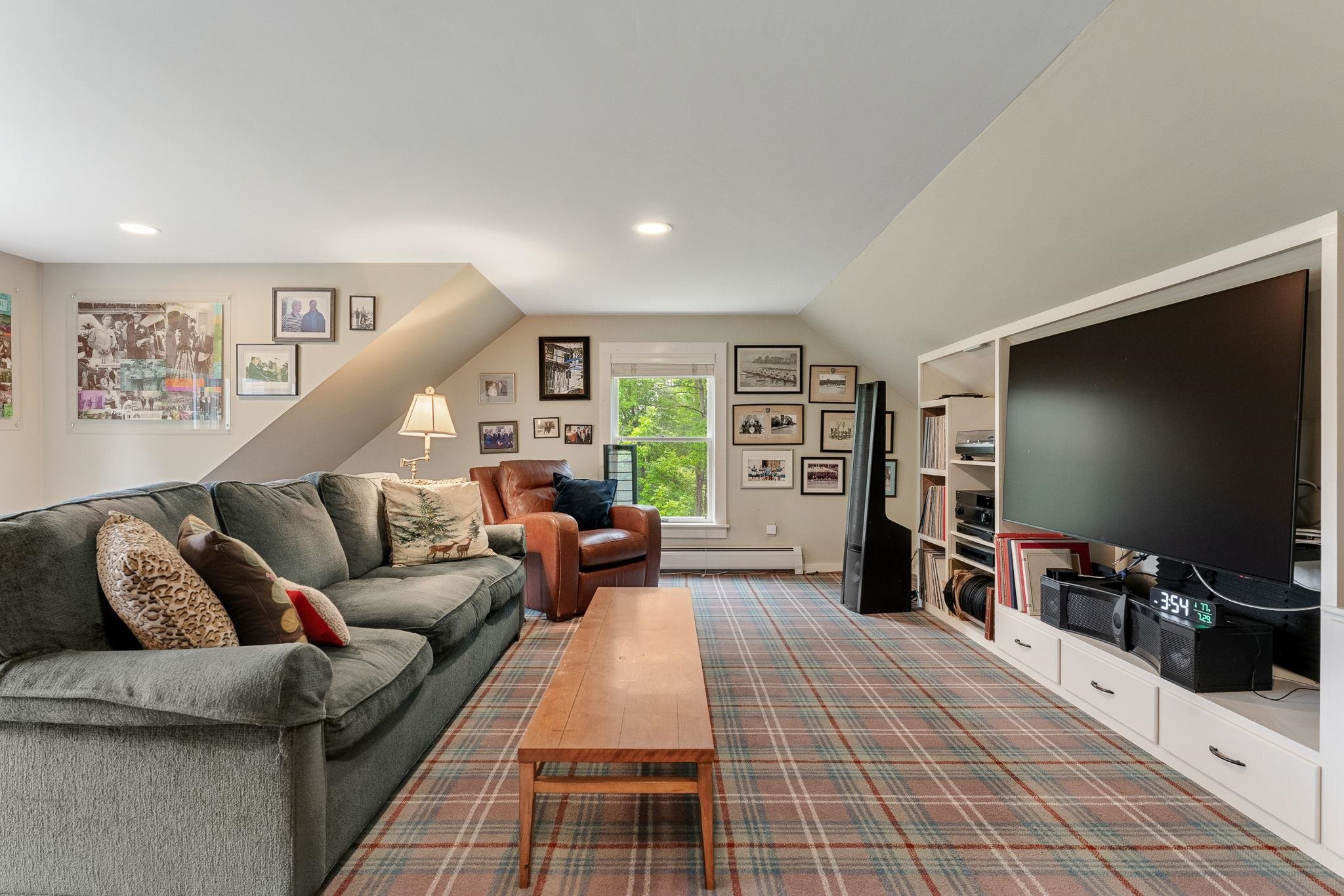 2nd floor family/media room 25903348