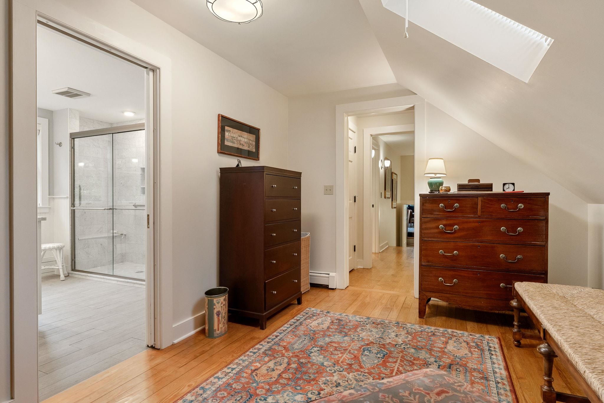 Dressing/study to primary bath 25903353