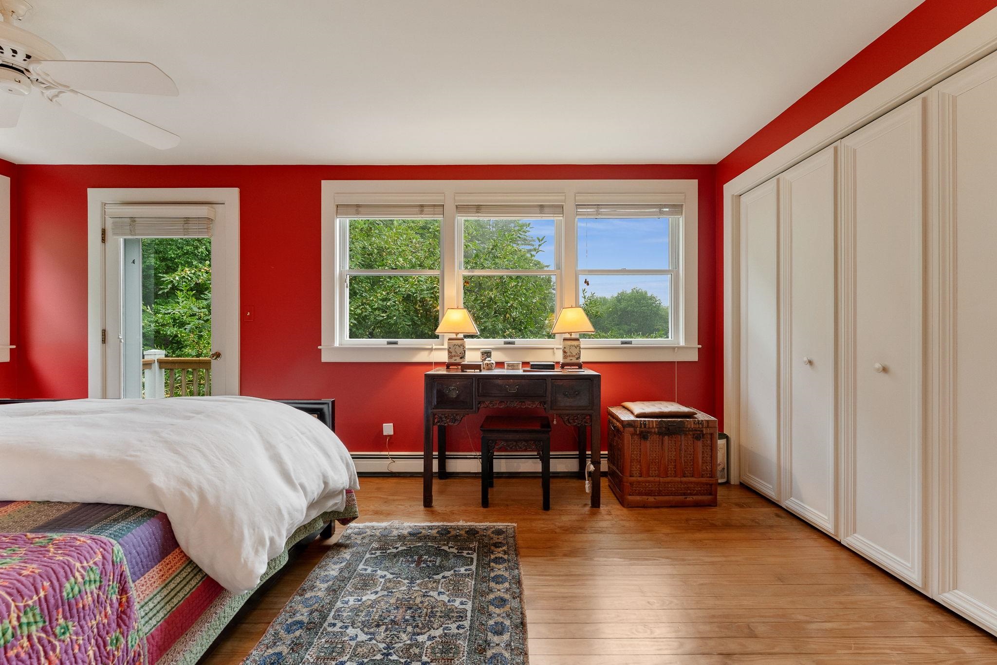 Primary Bedroom to balcony 25903356