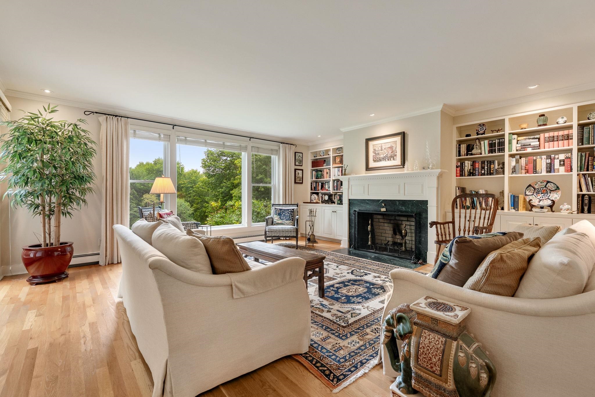 Living Room 25903321