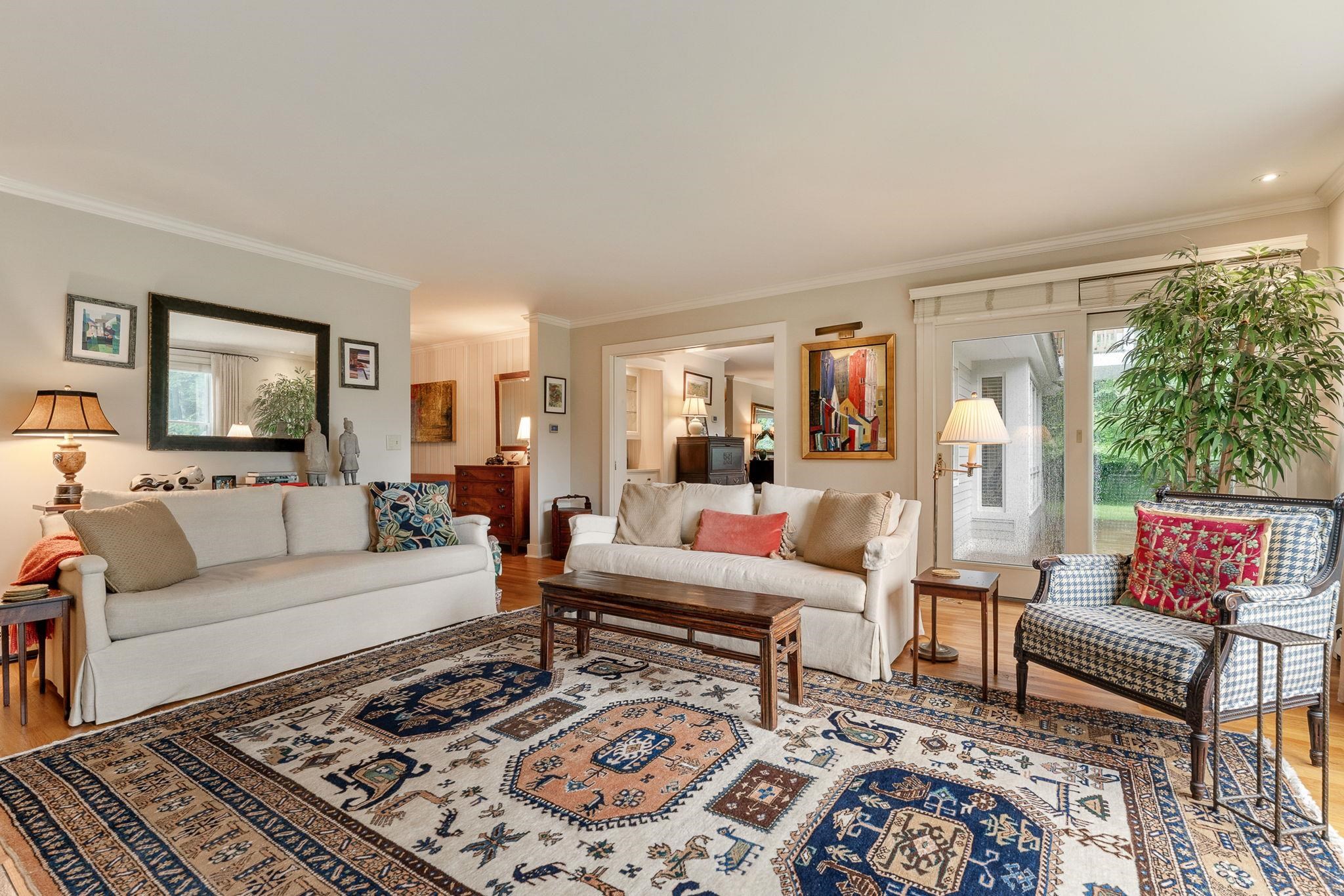 View to dining room 25903323