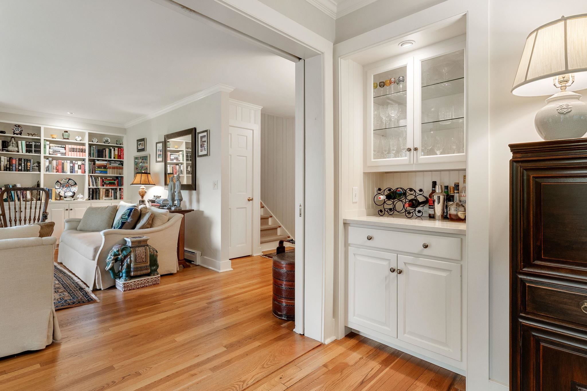 Bar to Living Room 25903325