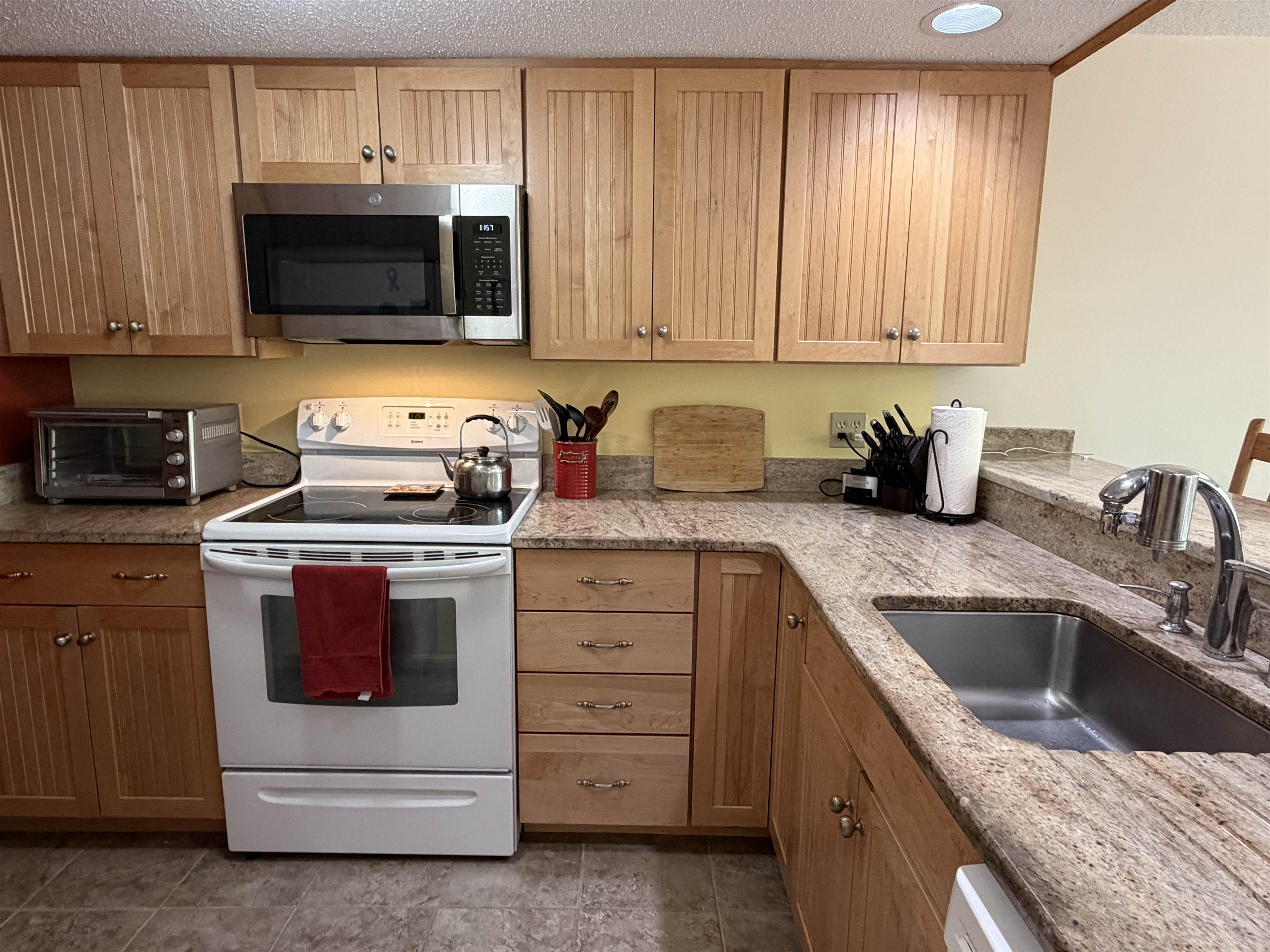 Beautiful wood kitchen cabinets