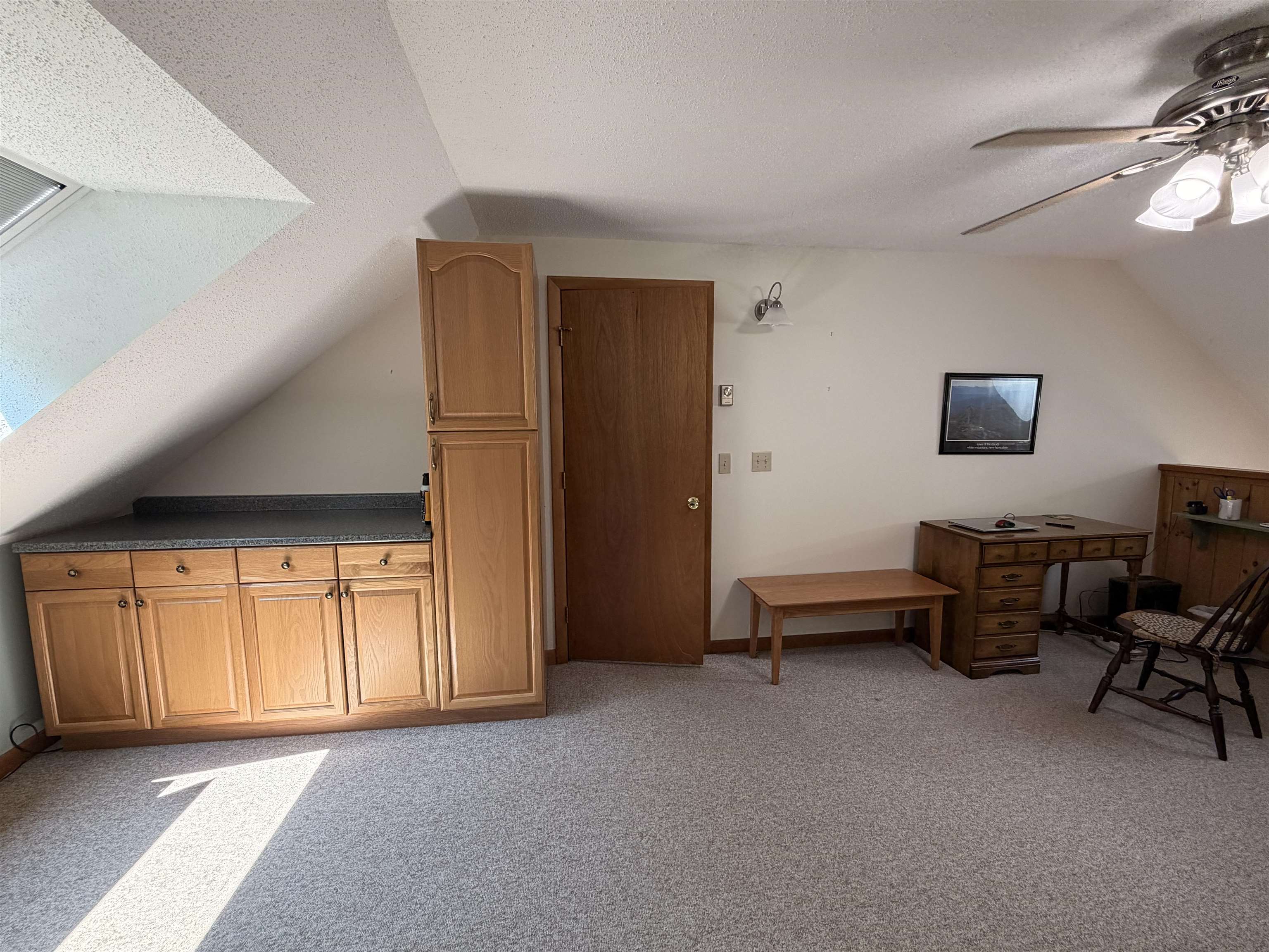 Open flex space, could be a bunkroom, office or den!