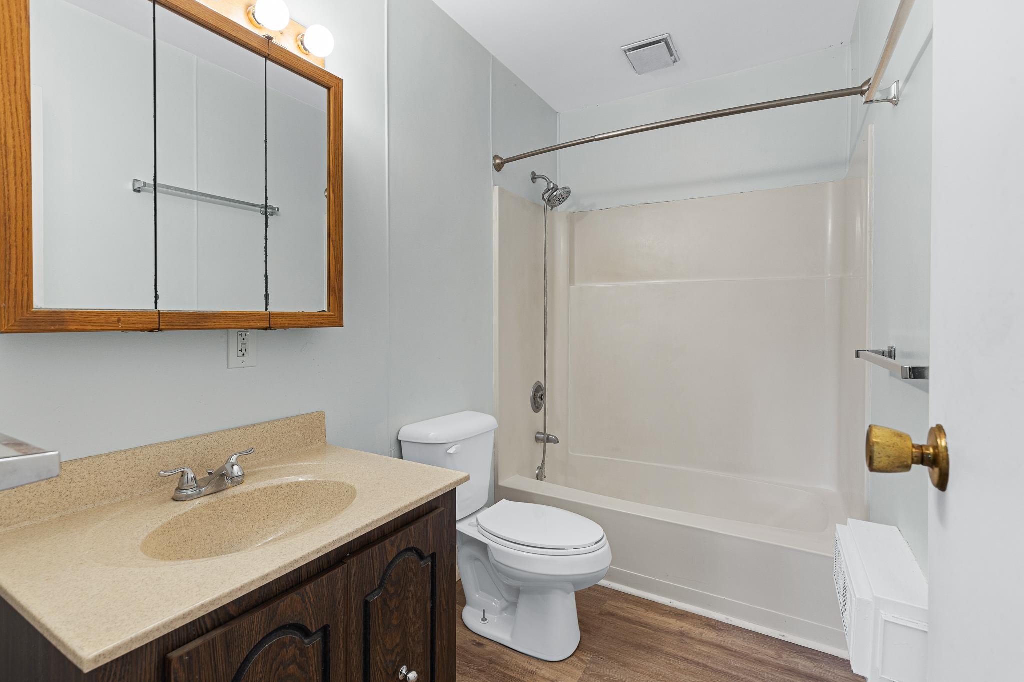 In-law apartment full bath
