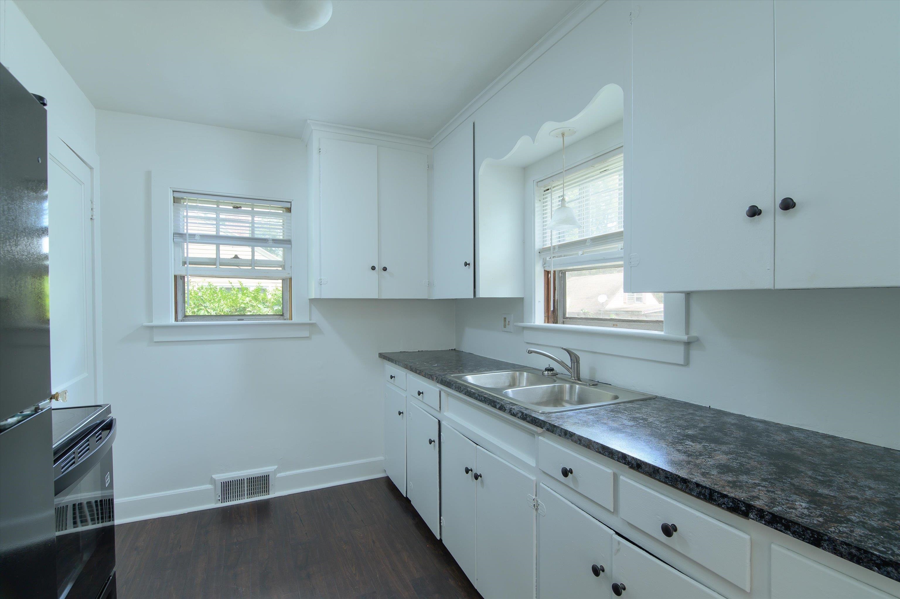 Kitchen 25961953