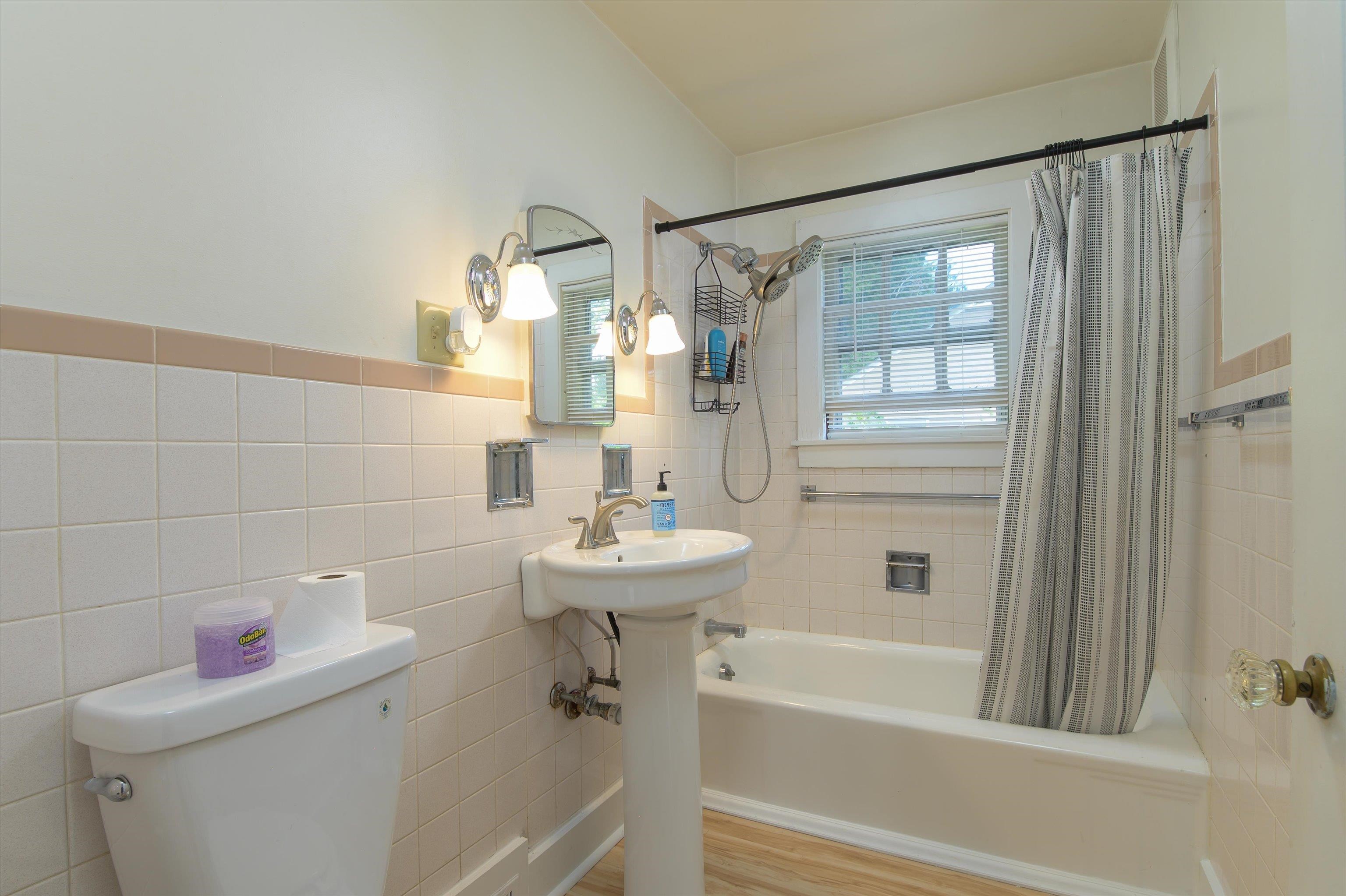 Full Bath 25961991