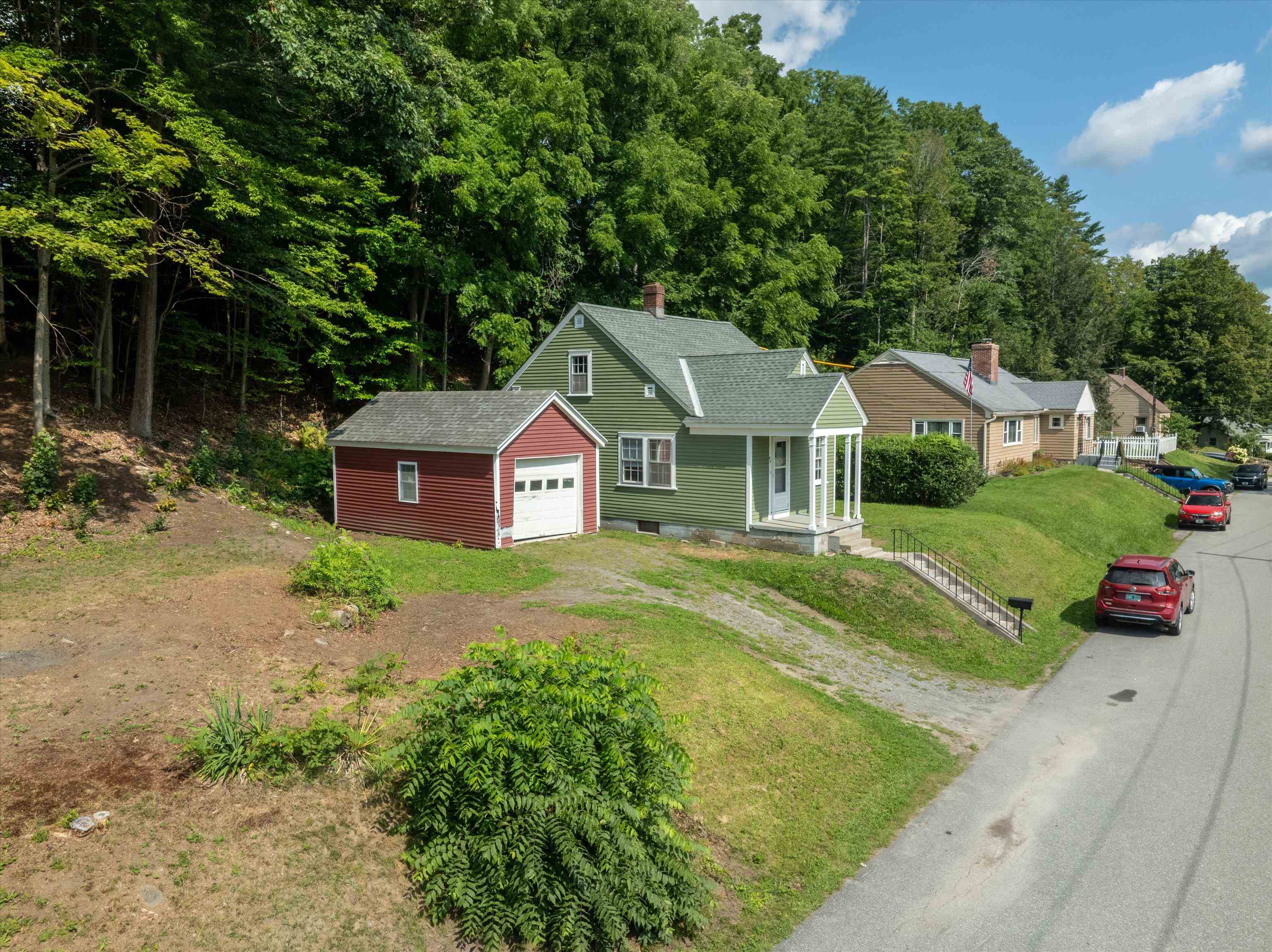 Large side yard 25961945