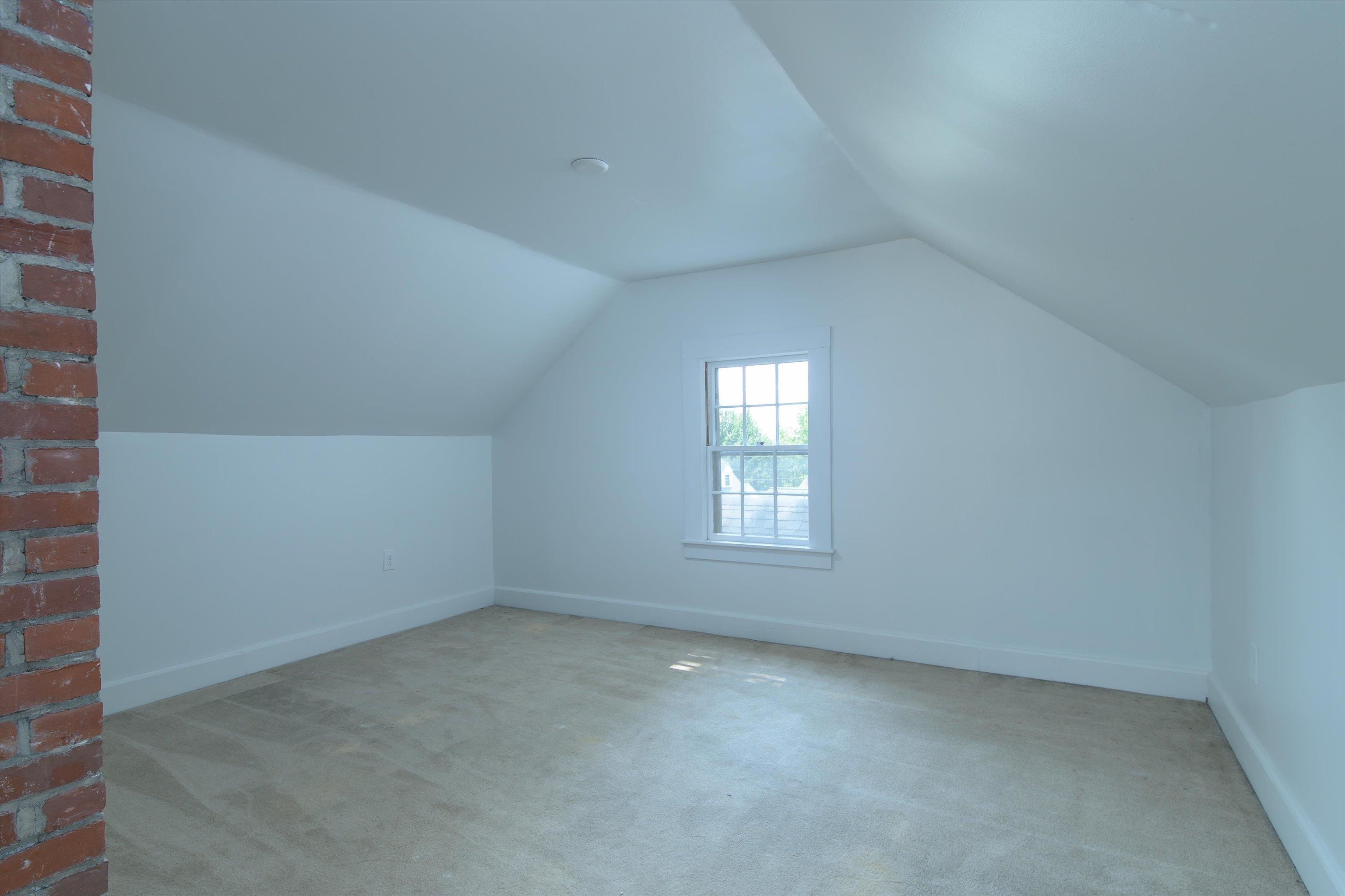 Second Floor Bedroom 25962009