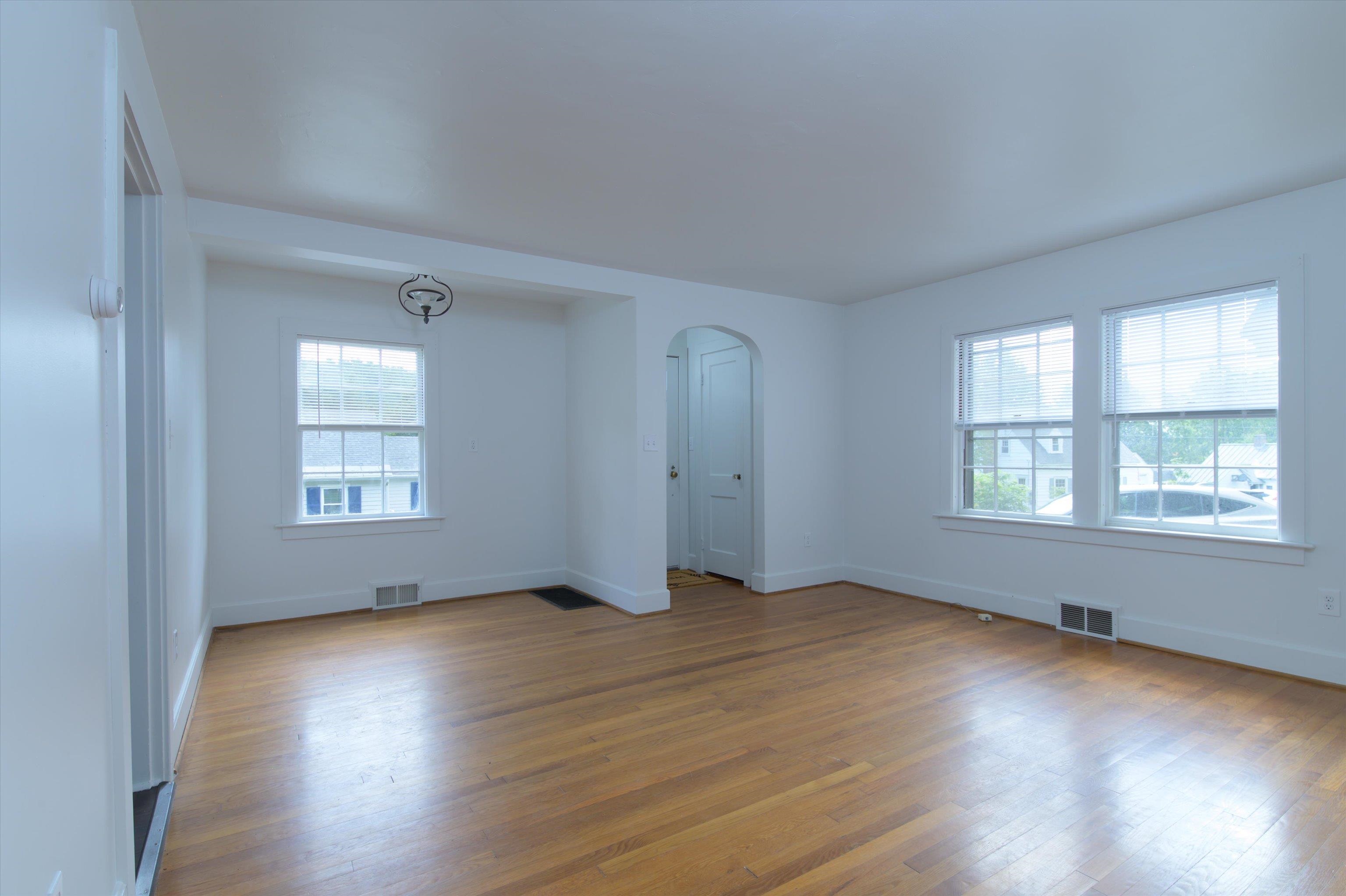 Living Room/Dining area 25961950