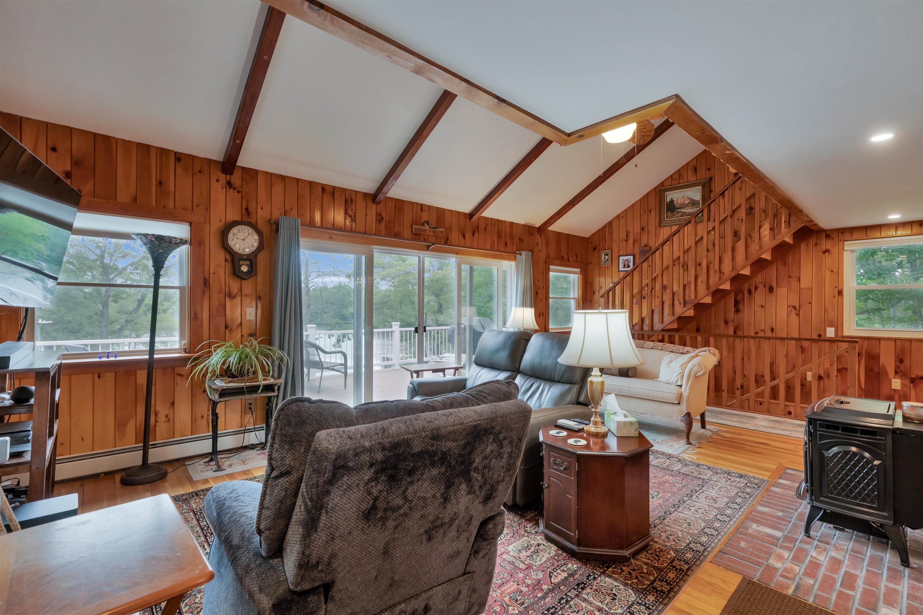 Spacious living room