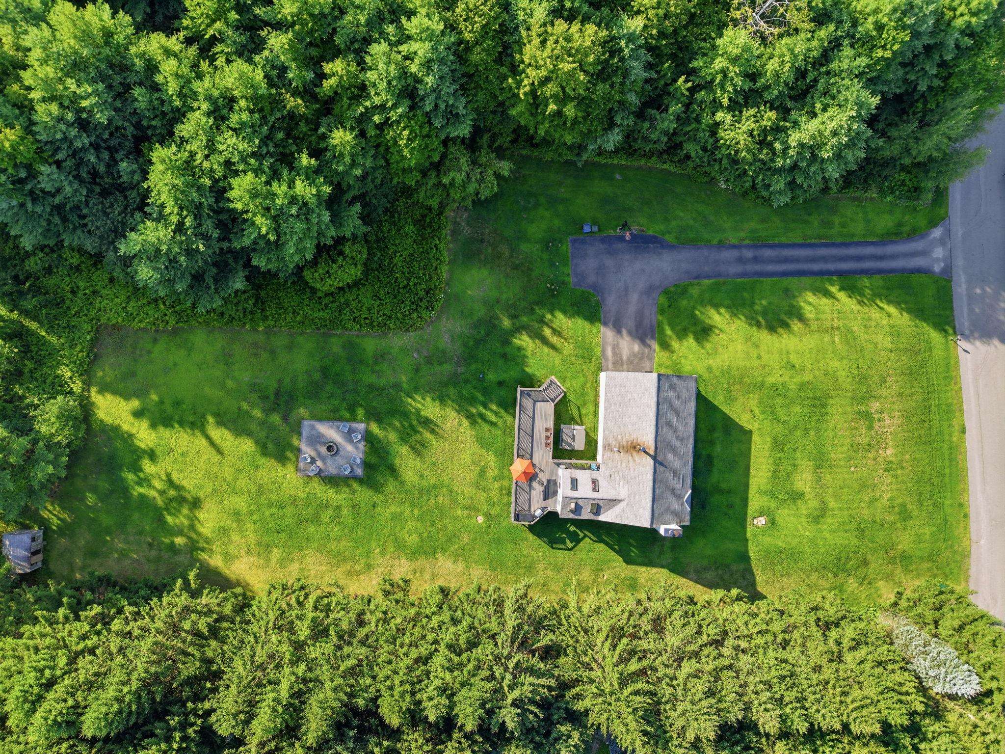 12 Constance Dr, Londonderry, NH 03053