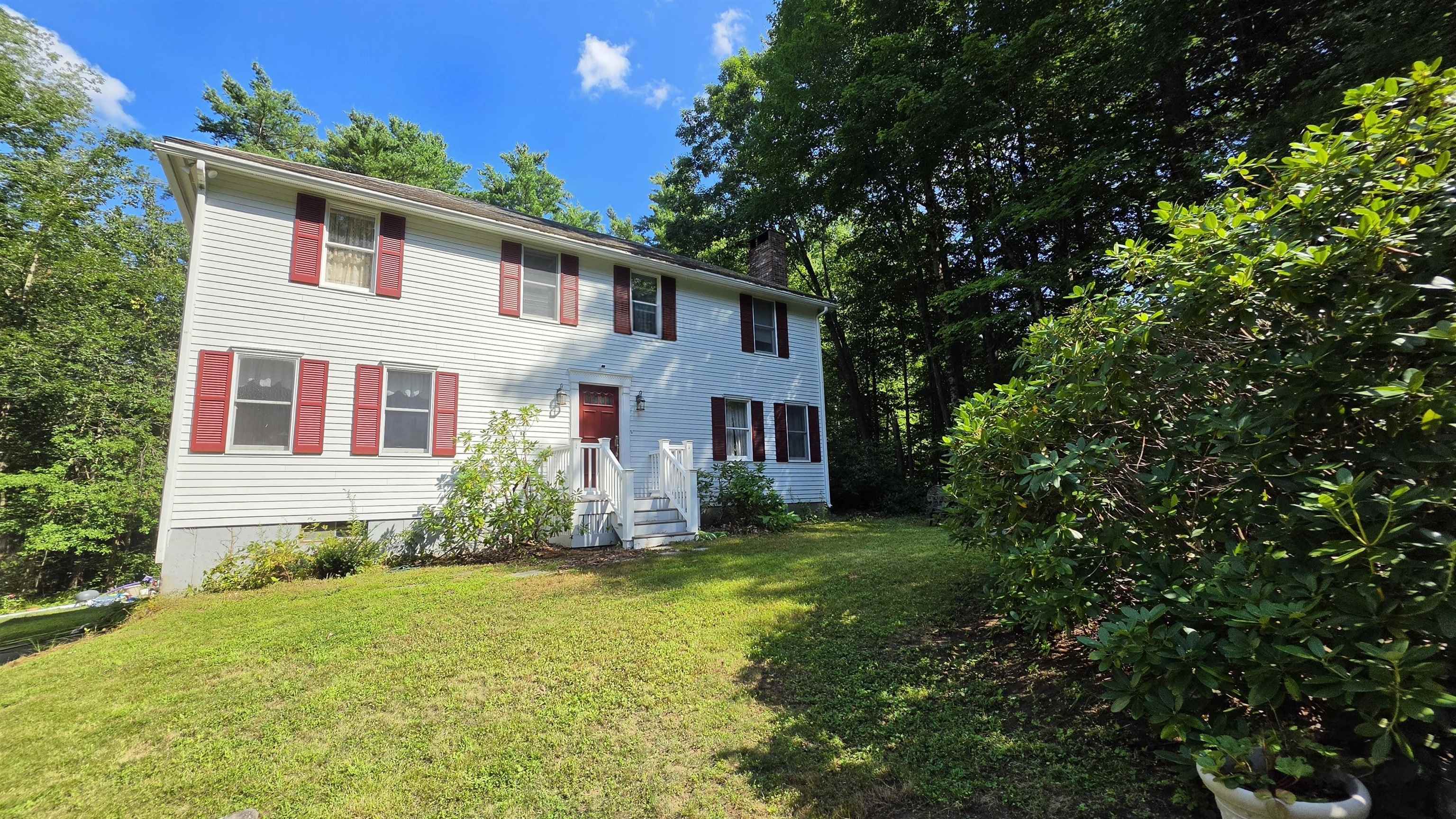 2 Greenleaf Dr, Exeter, NH 03833