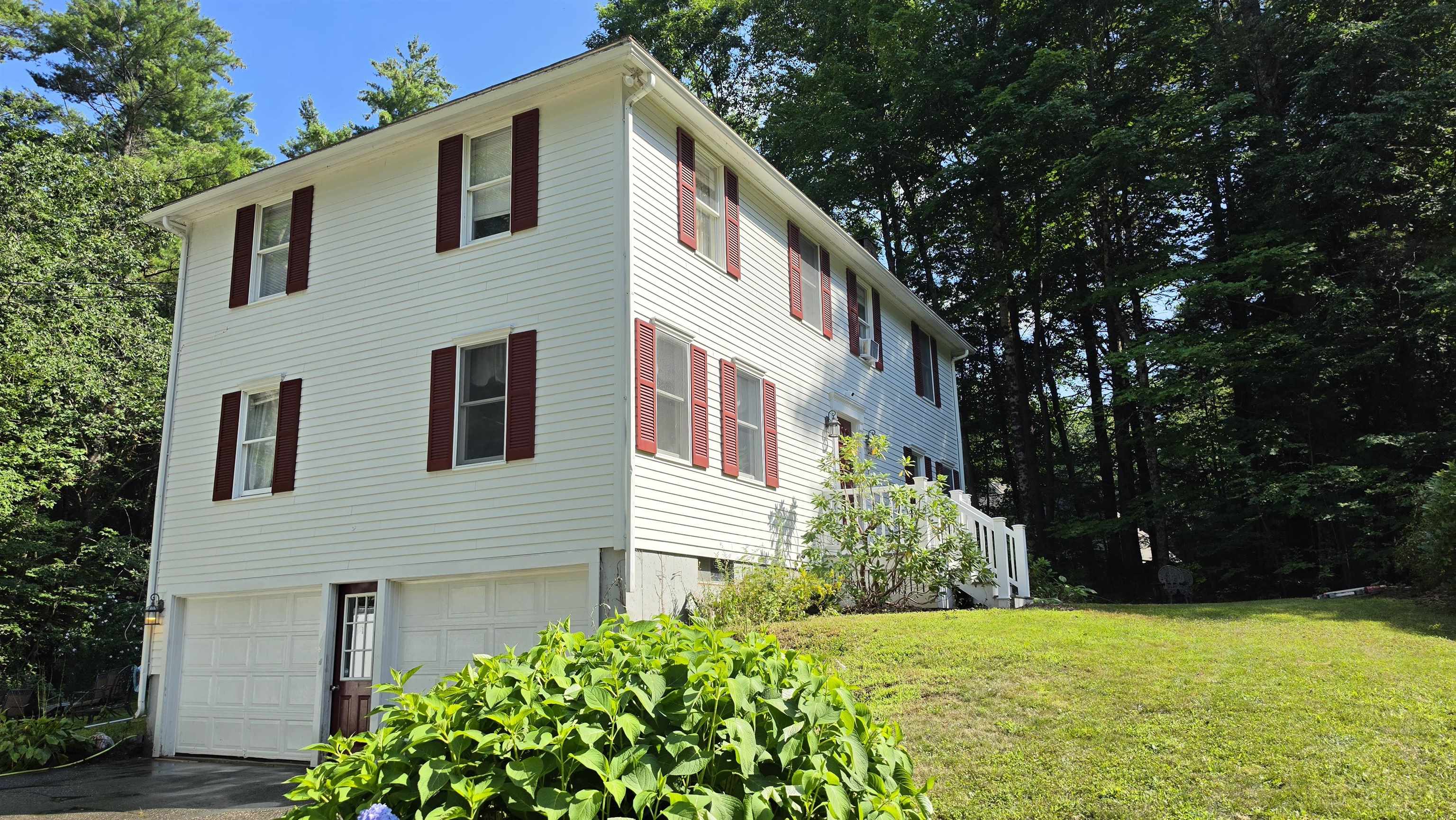 2 Greenleaf Dr, Exeter, NH 03833