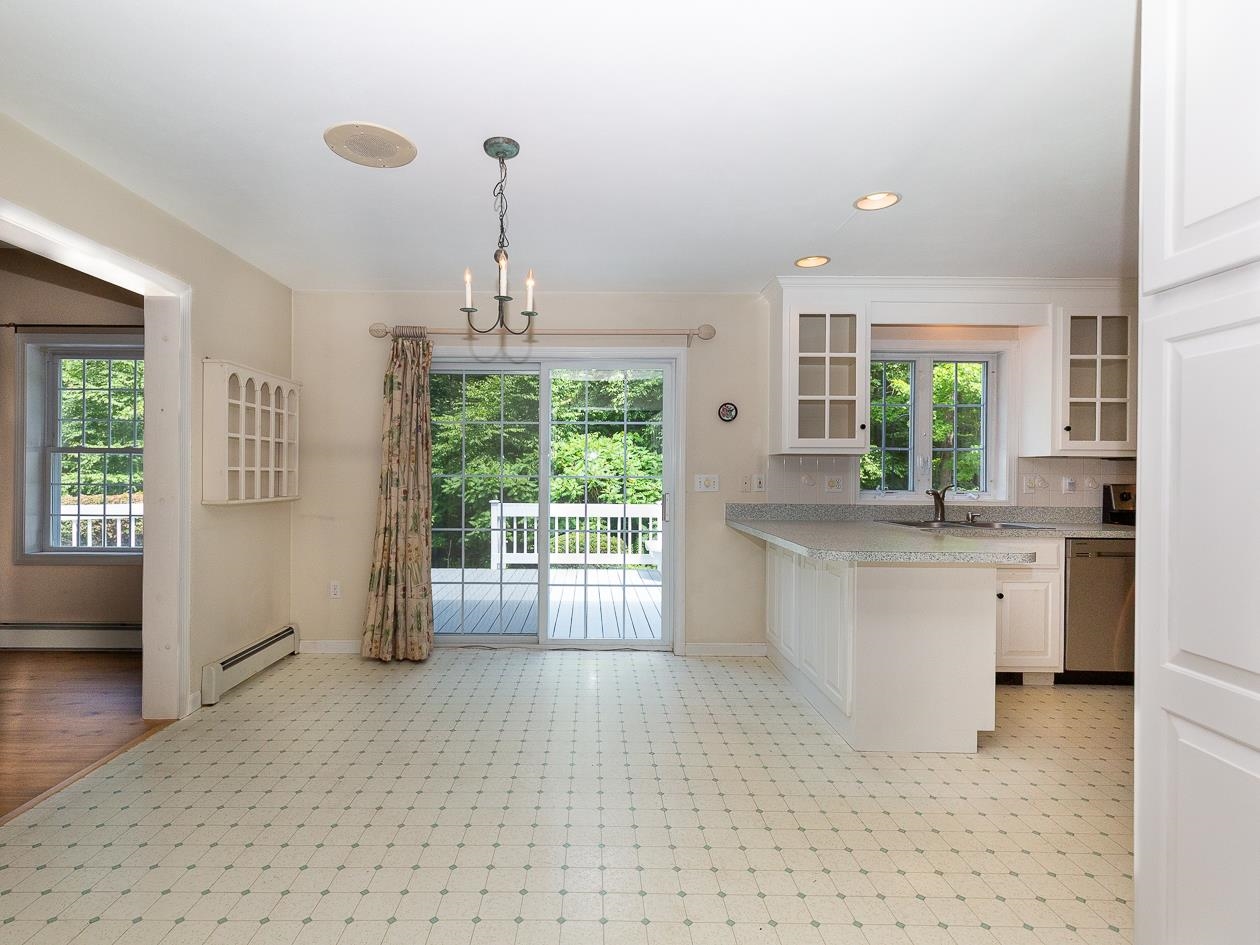 13 Cottonwood Rd, Plaistow, NH 03865