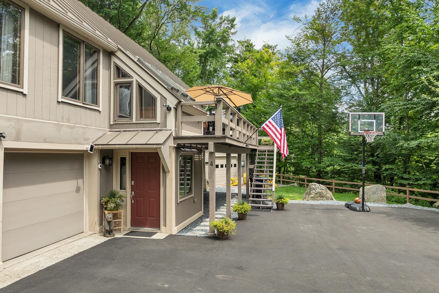 4 Anderson Pond Rd, Grantham, NH 03753