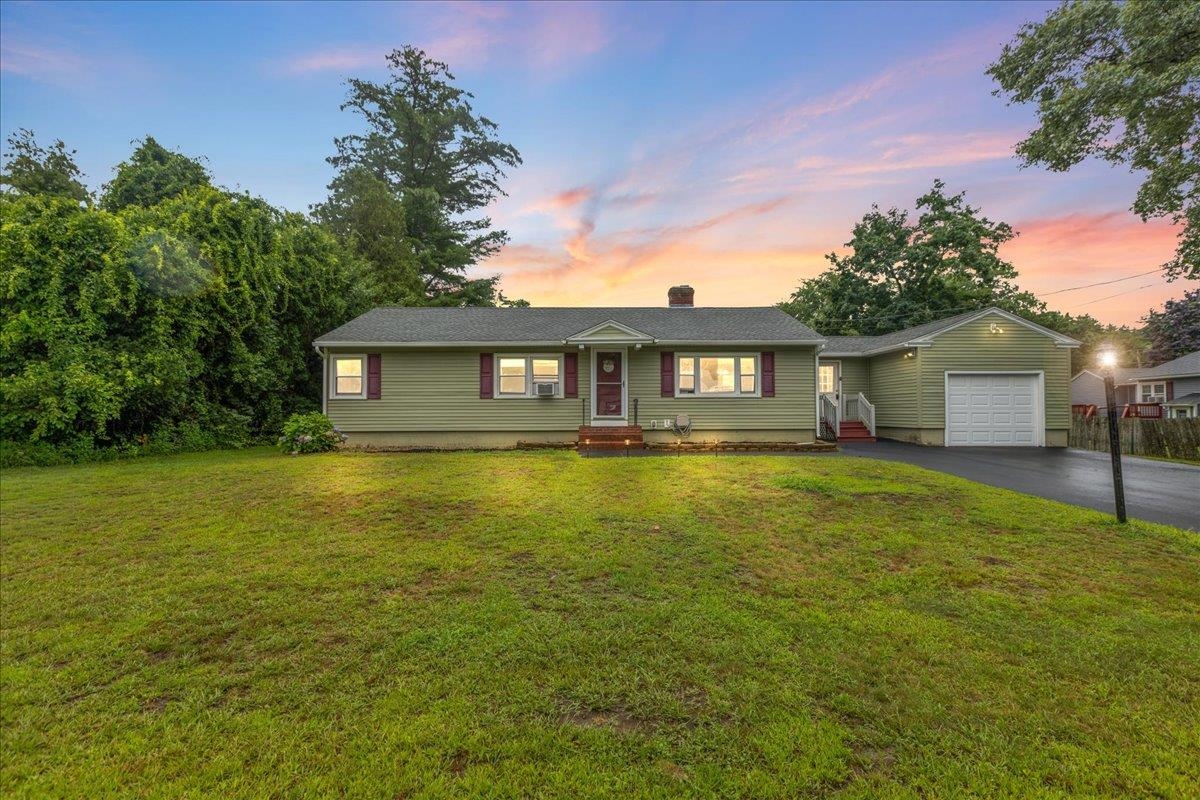 4 Linda St, Salem, NH 03079