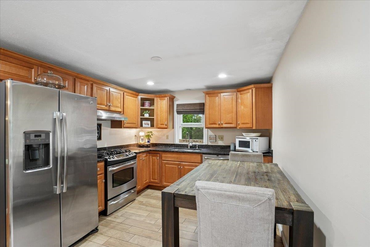 329 Whittier Dr, Fremont, NH 03044