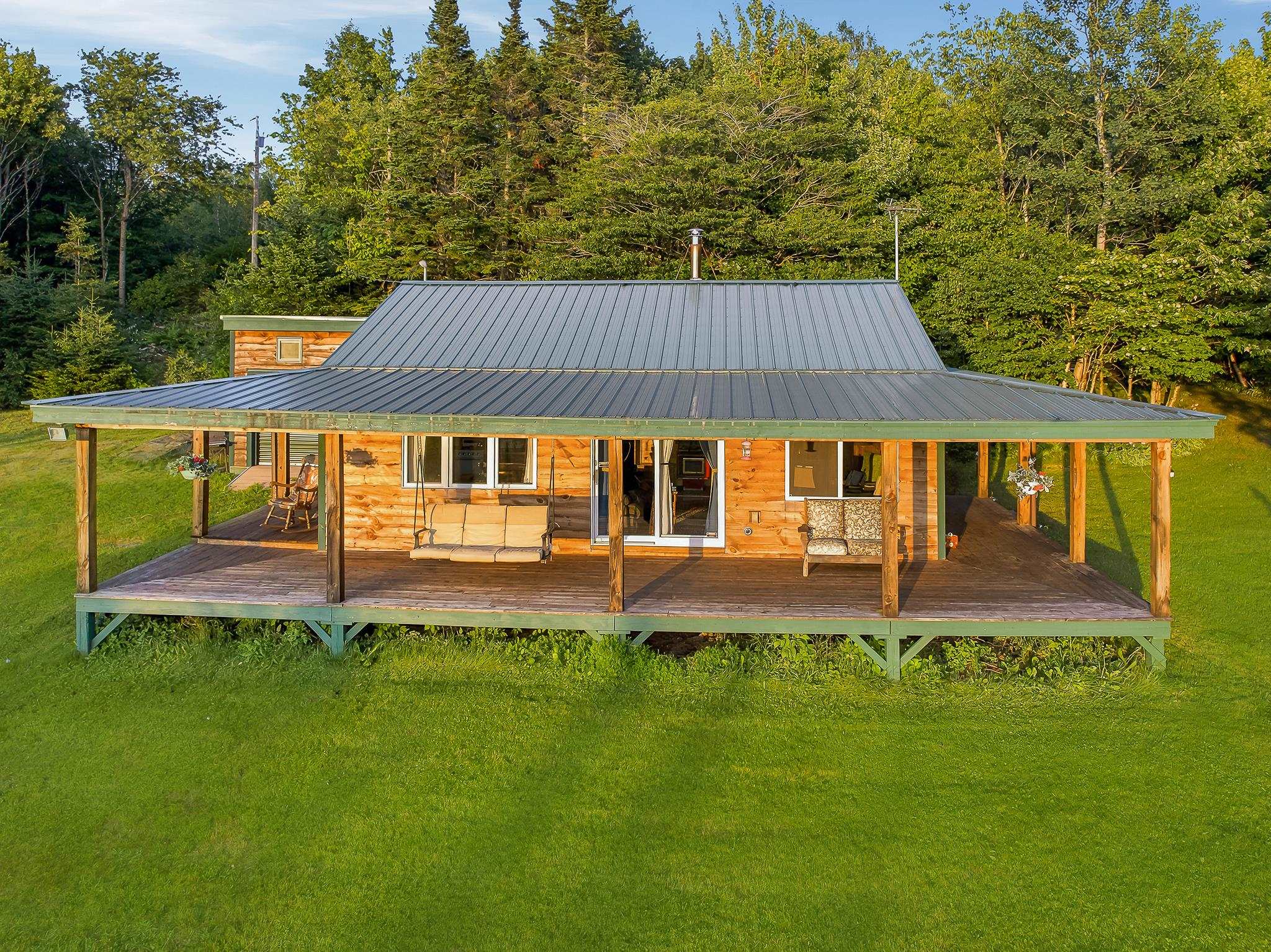 42 Mountain View Rd, Stewartstown, NH 03576
