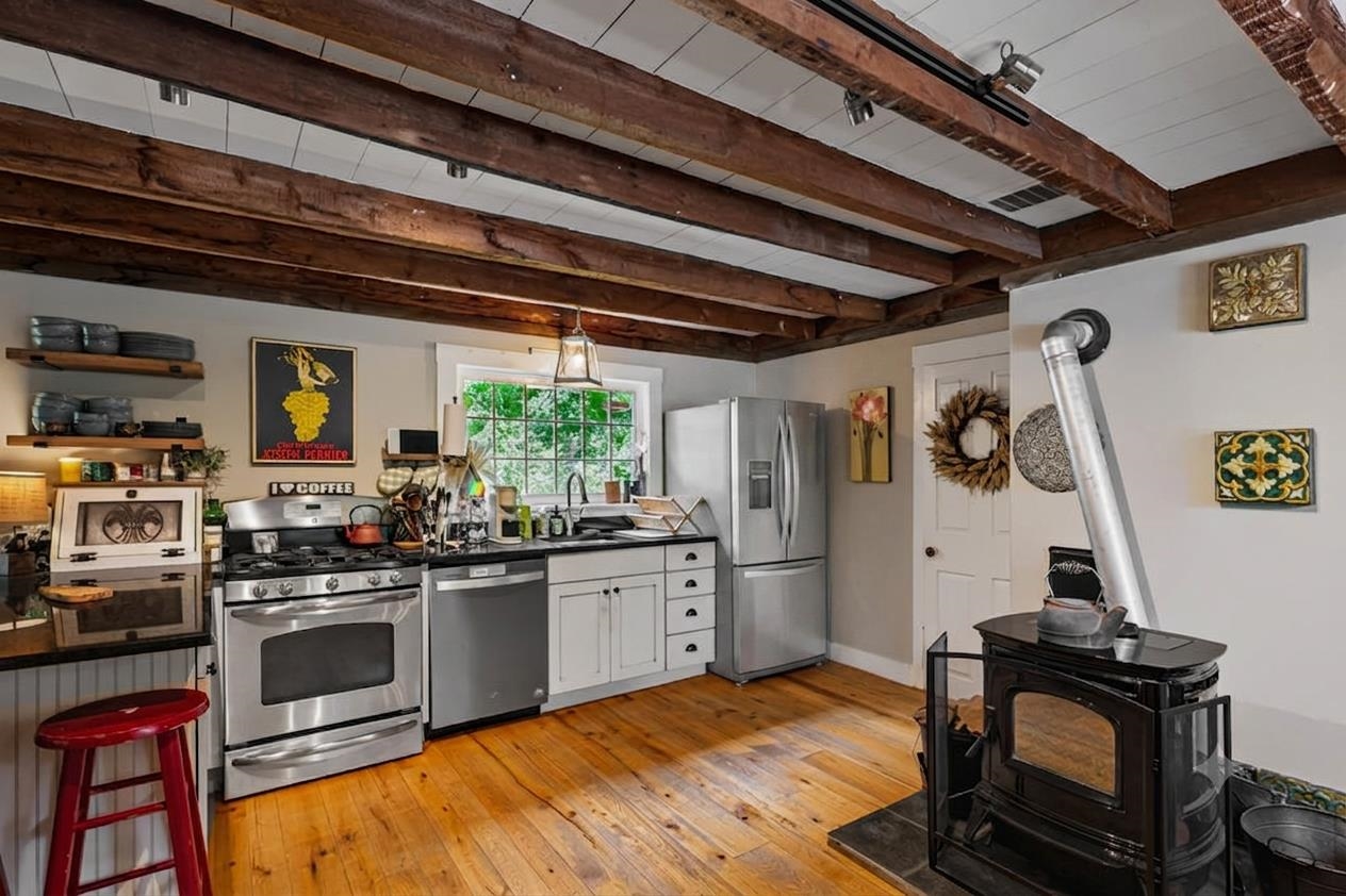 86 Parker Station Rd, Goffstown, NH 03045