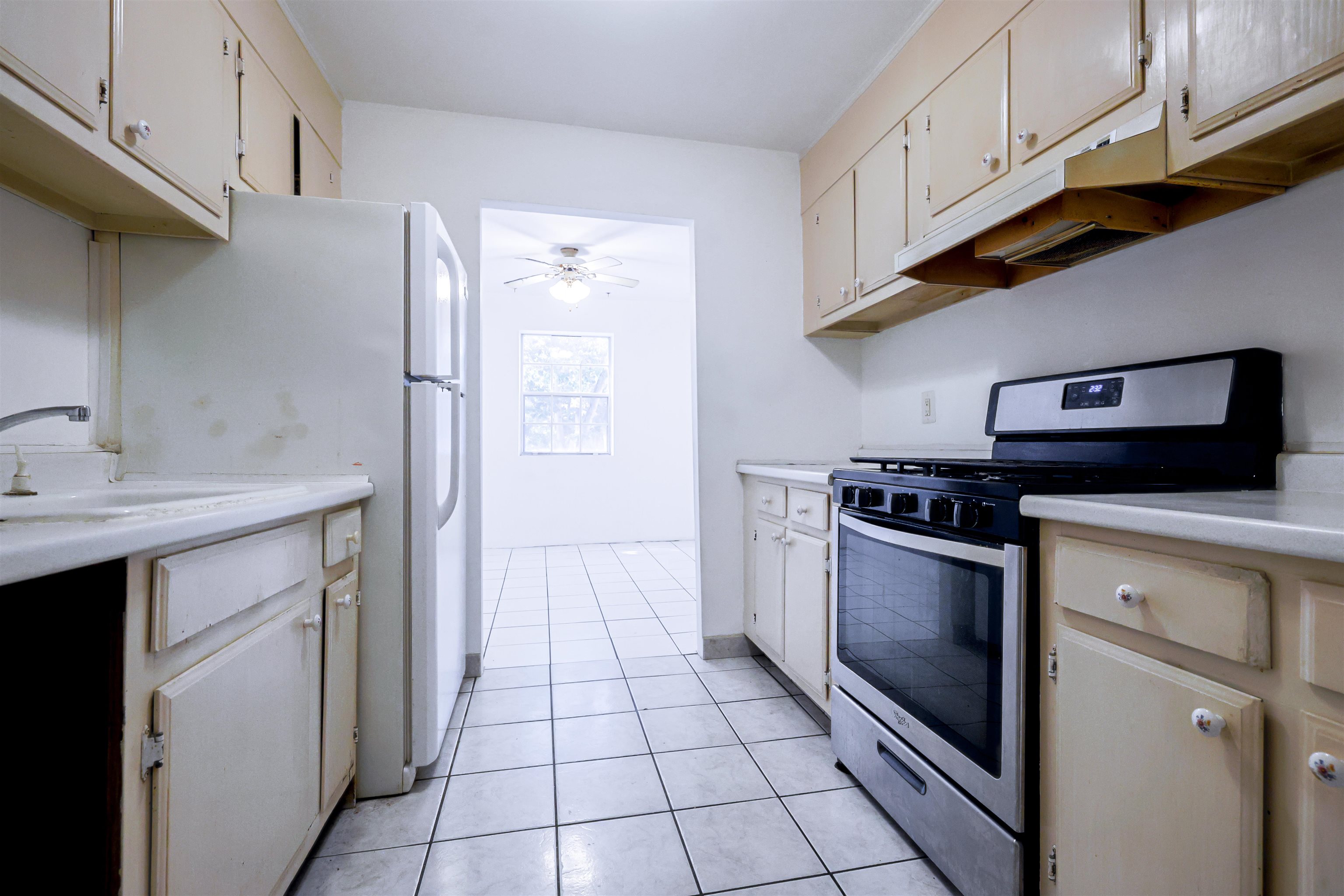 5 Louisburg Sq #11, Nashua, NH 03060
