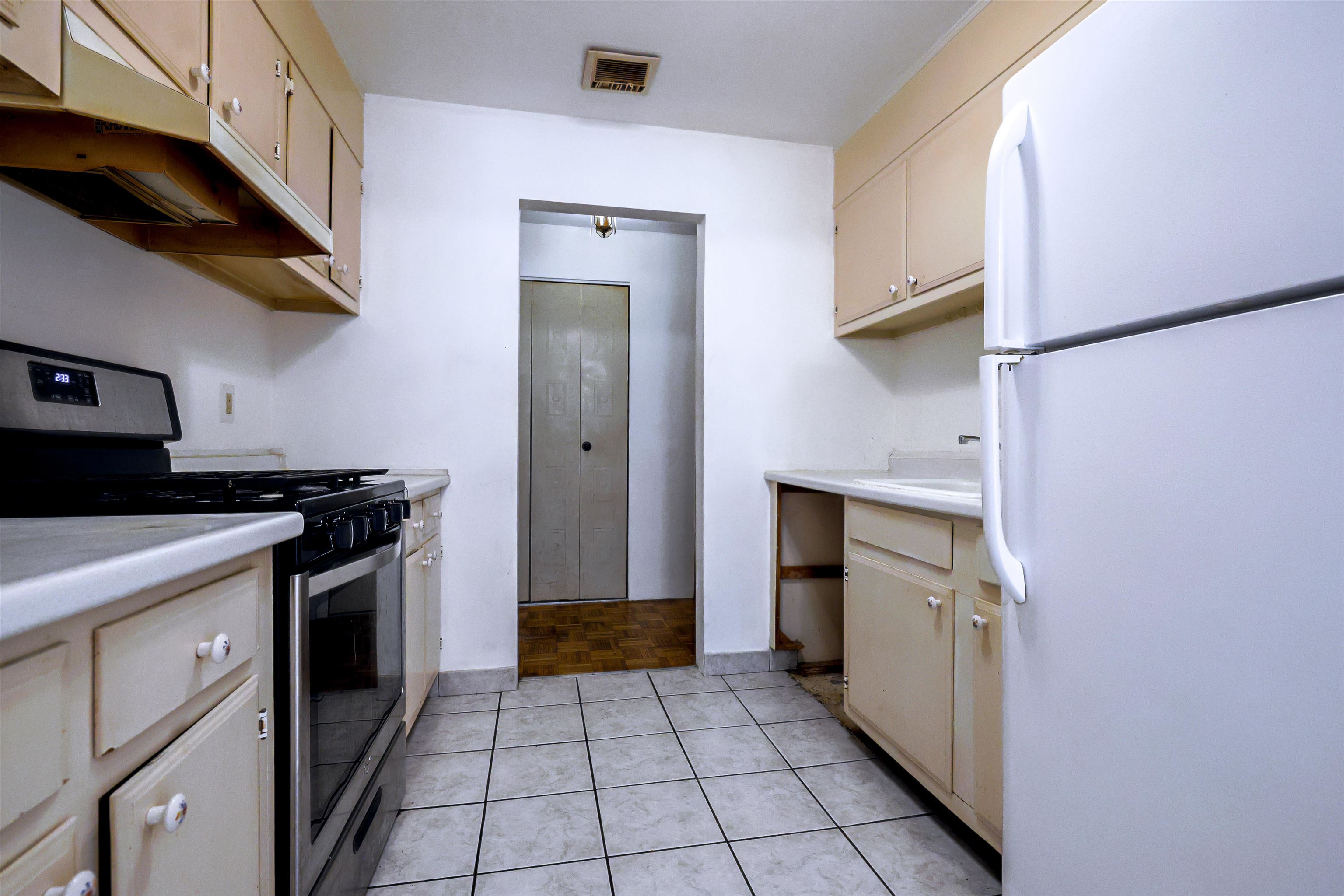 5 Louisburg Sq #11, Nashua, NH 03060